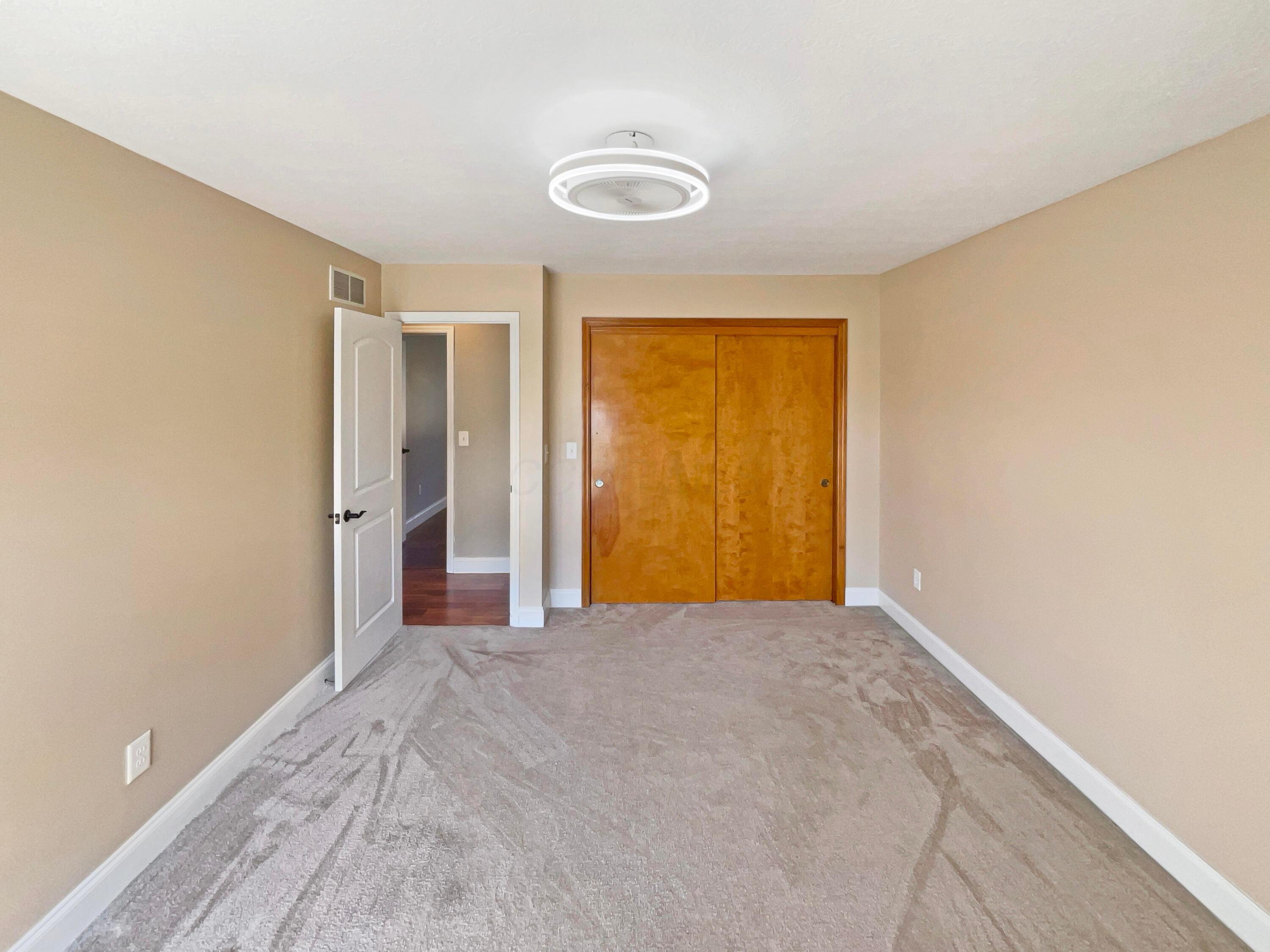 4860 Apple Grove Court Property Photo 5