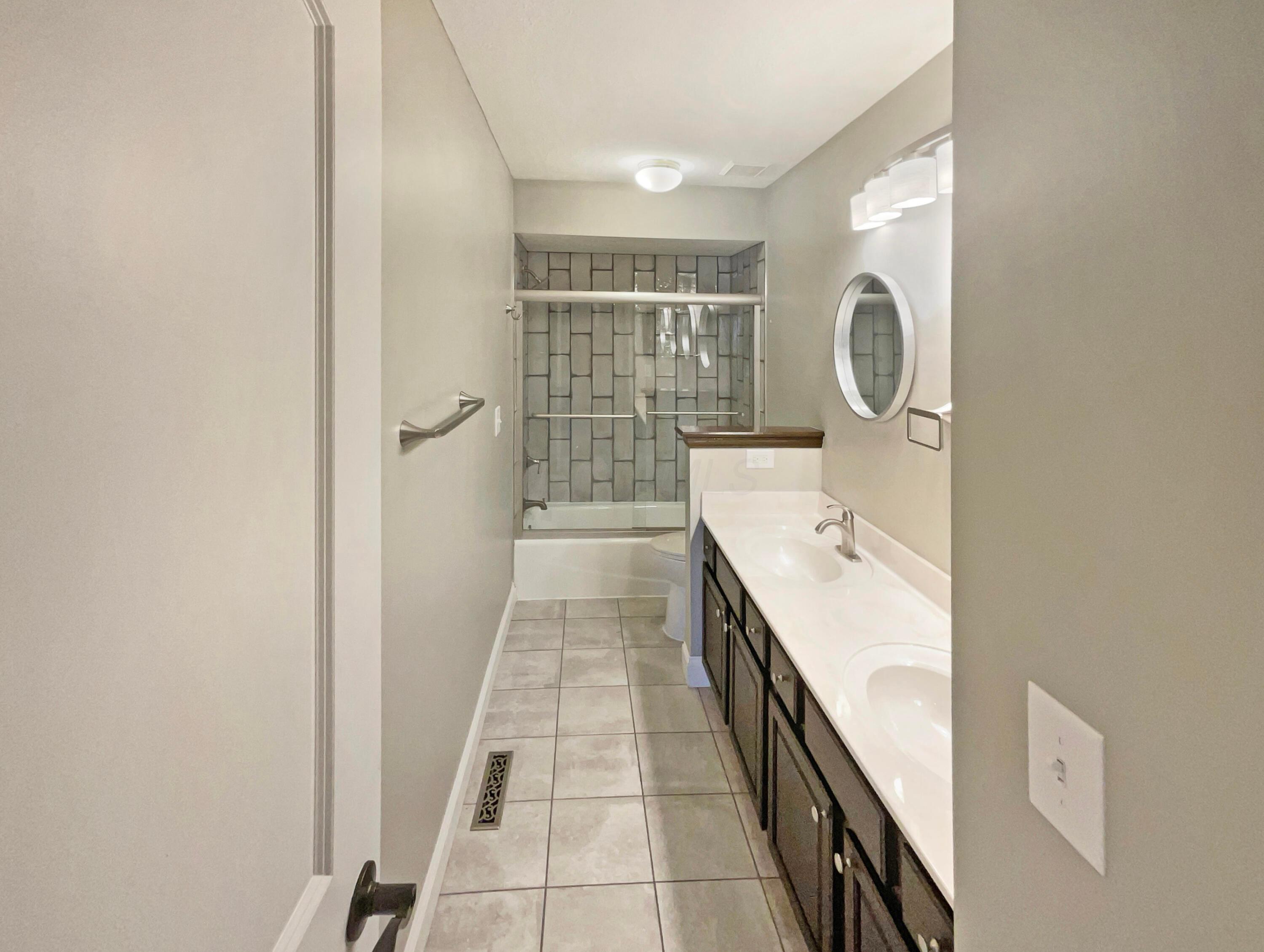 4860 Apple Grove Court Property Photo 7