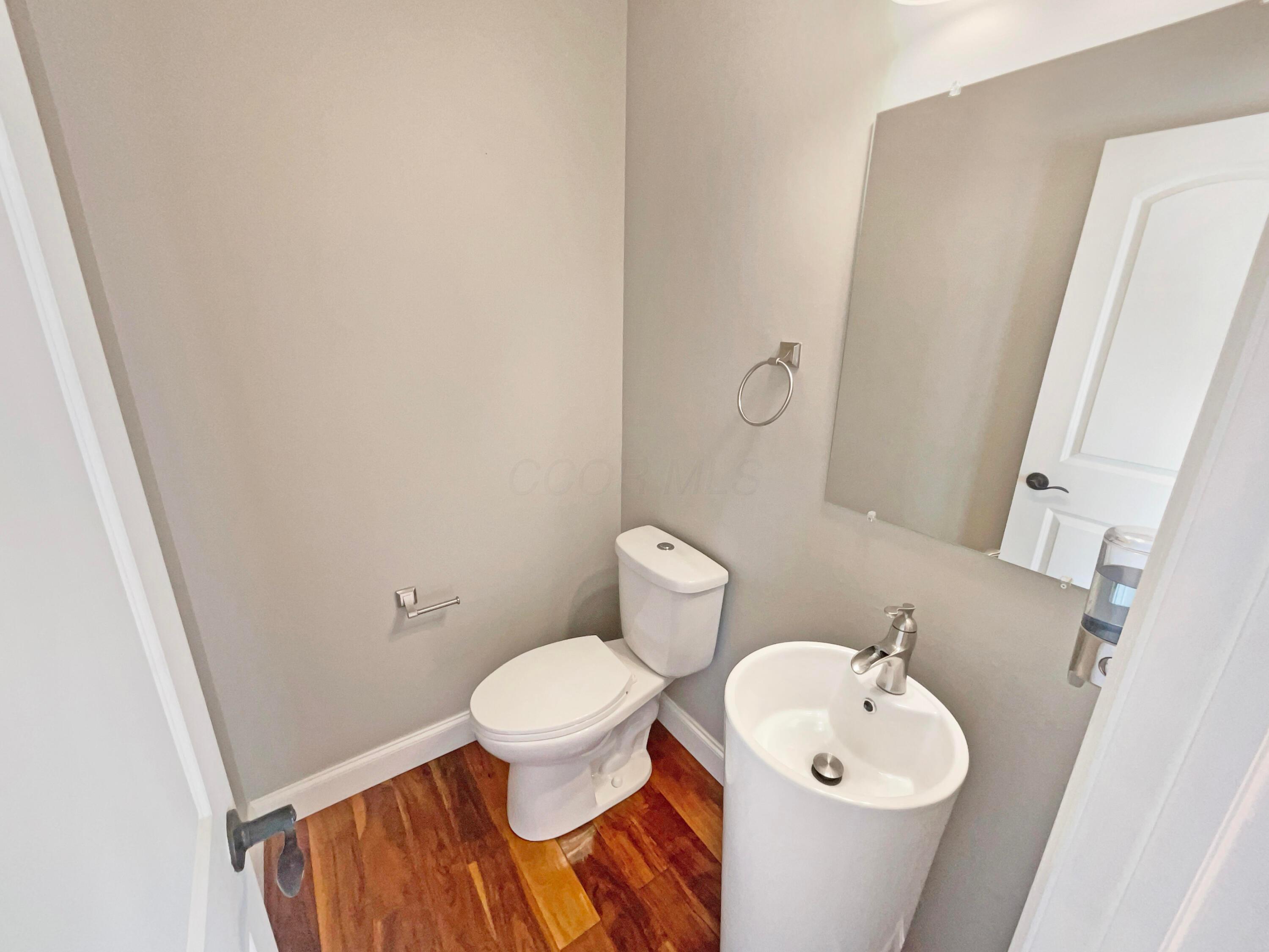 4860 Apple Grove Court Property Photo 14