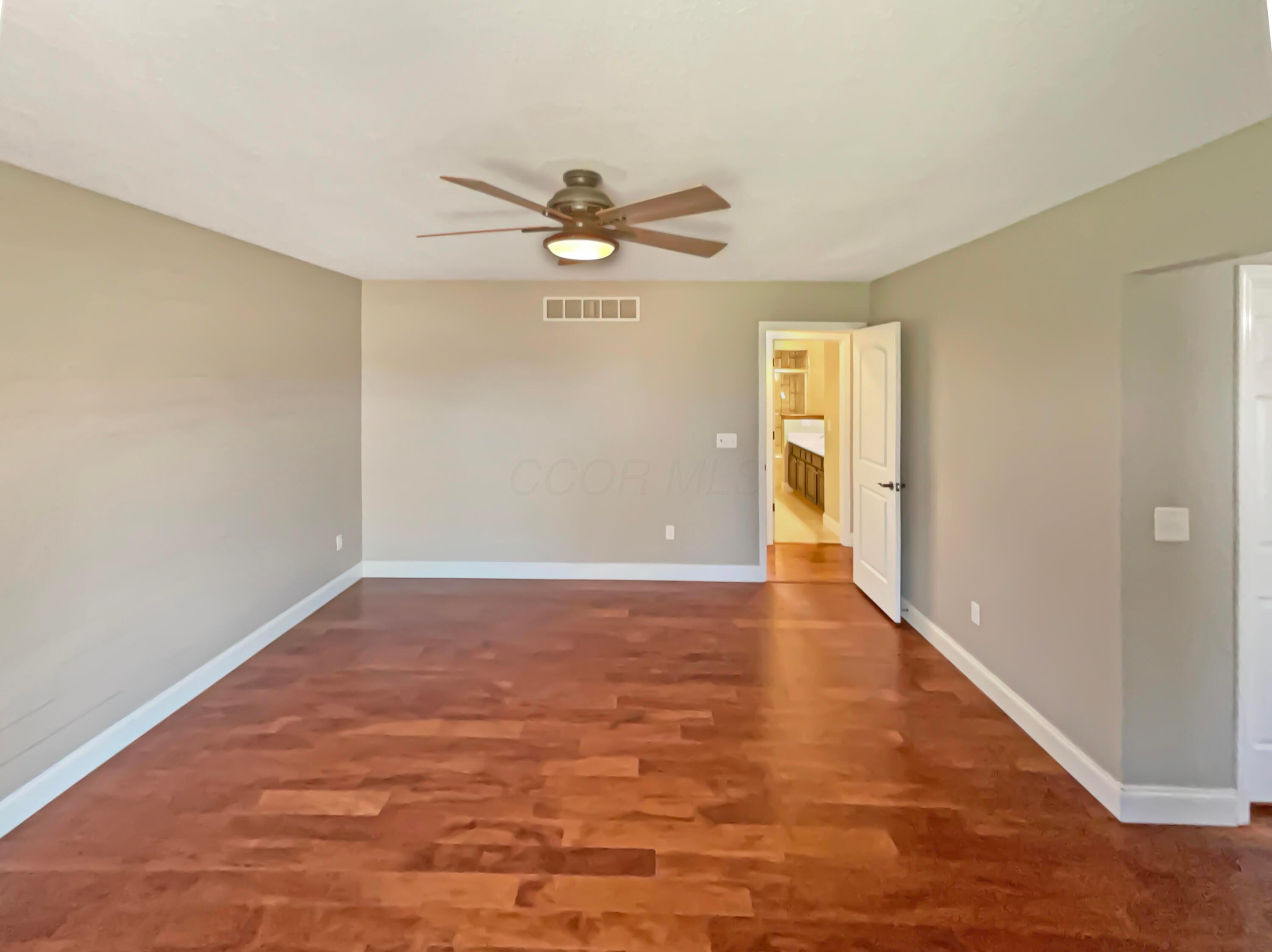 4860 Apple Grove Court Property Photo 16