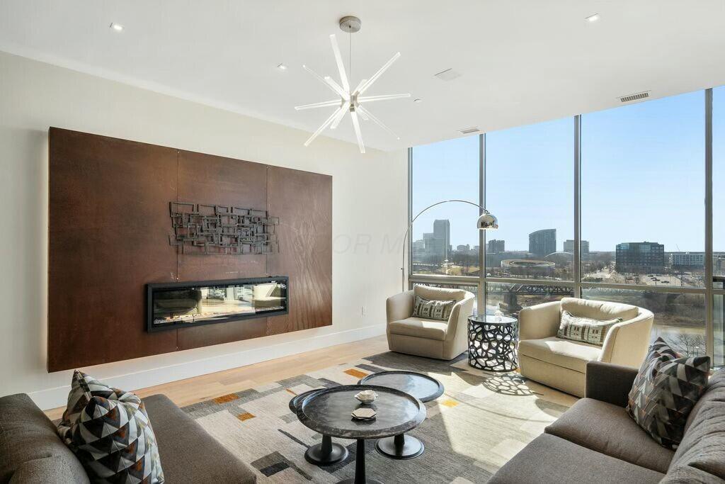 300 W Spring Street, 703 Property Photo 2