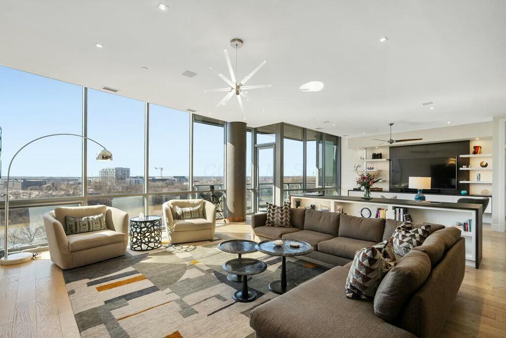 300 W Spring Street, 703 Property Photo 5