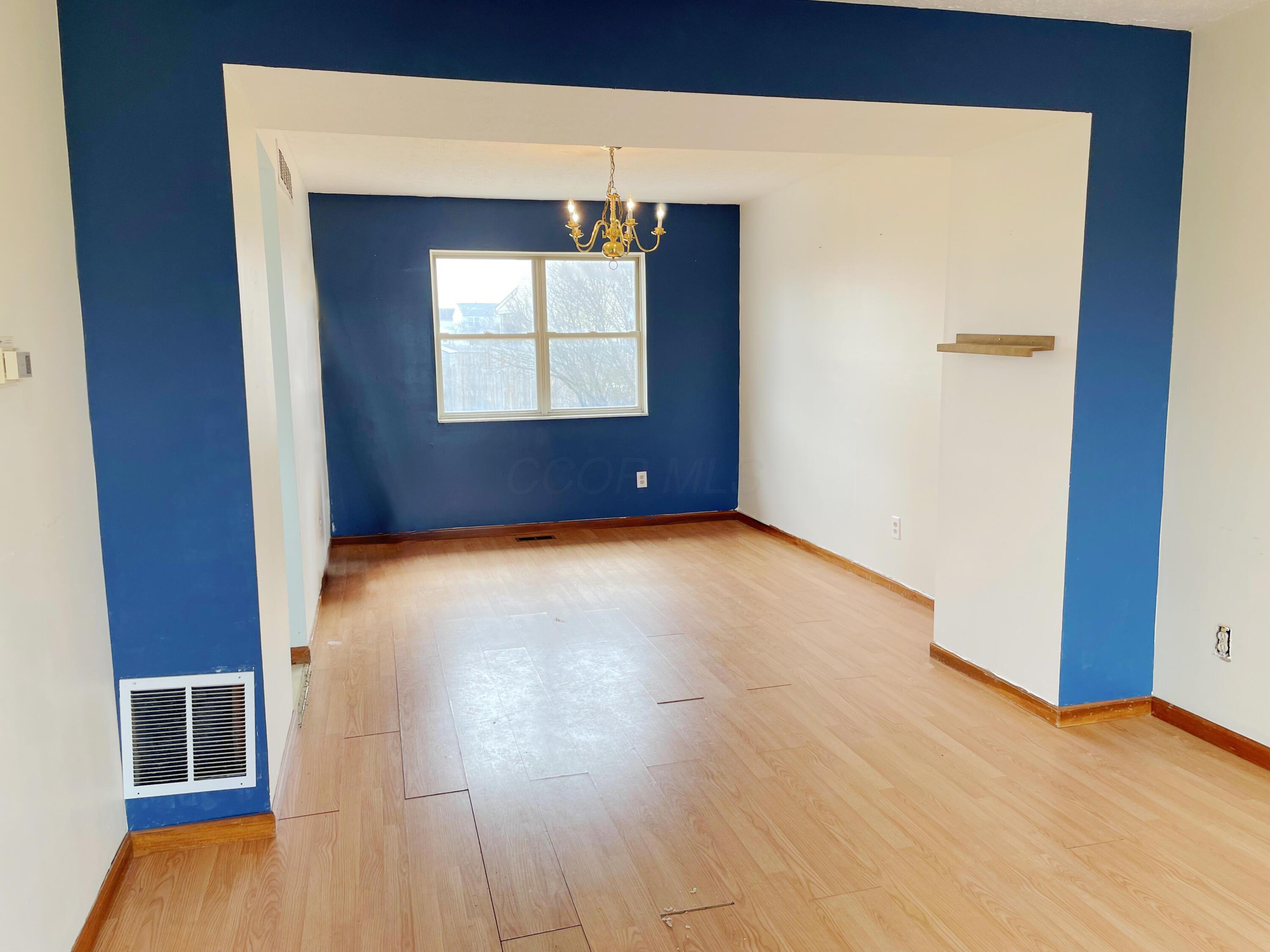 1052 E Margate Circle Property Photo 4