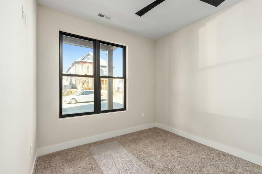 1095 Franklin Avenue Property Photo 3