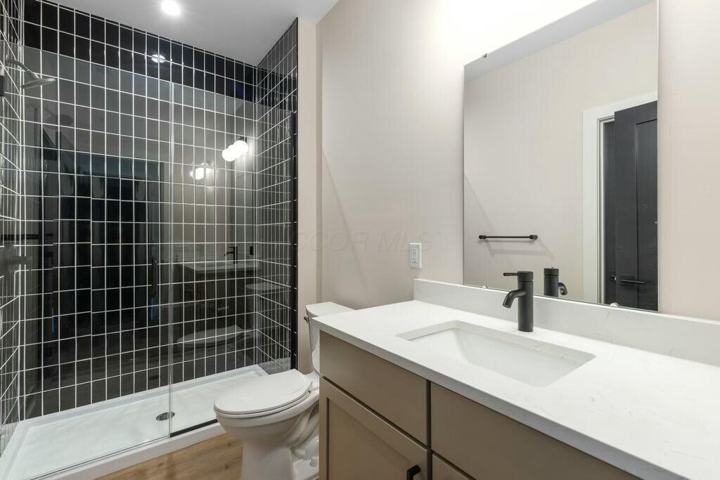 1095 Franklin Avenue Property Photo 5
