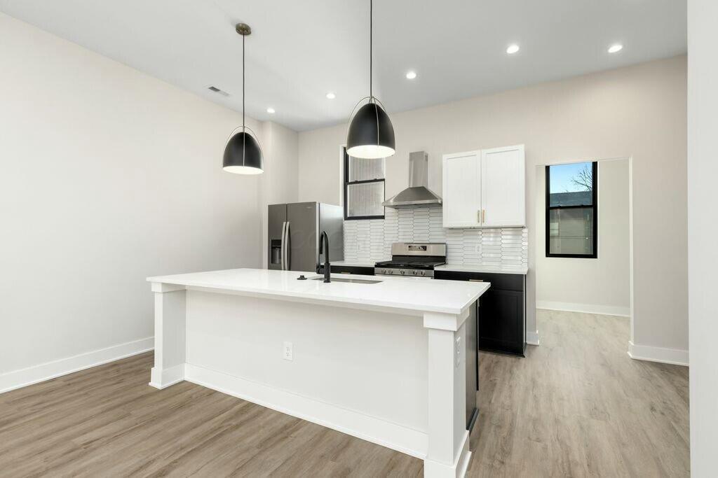 1095 Franklin Avenue Property Photo 6