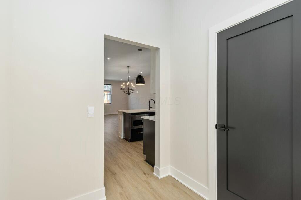 1095 Franklin Avenue Property Photo 8