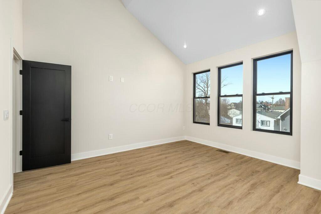 1095 Franklin Avenue Property Photo 13