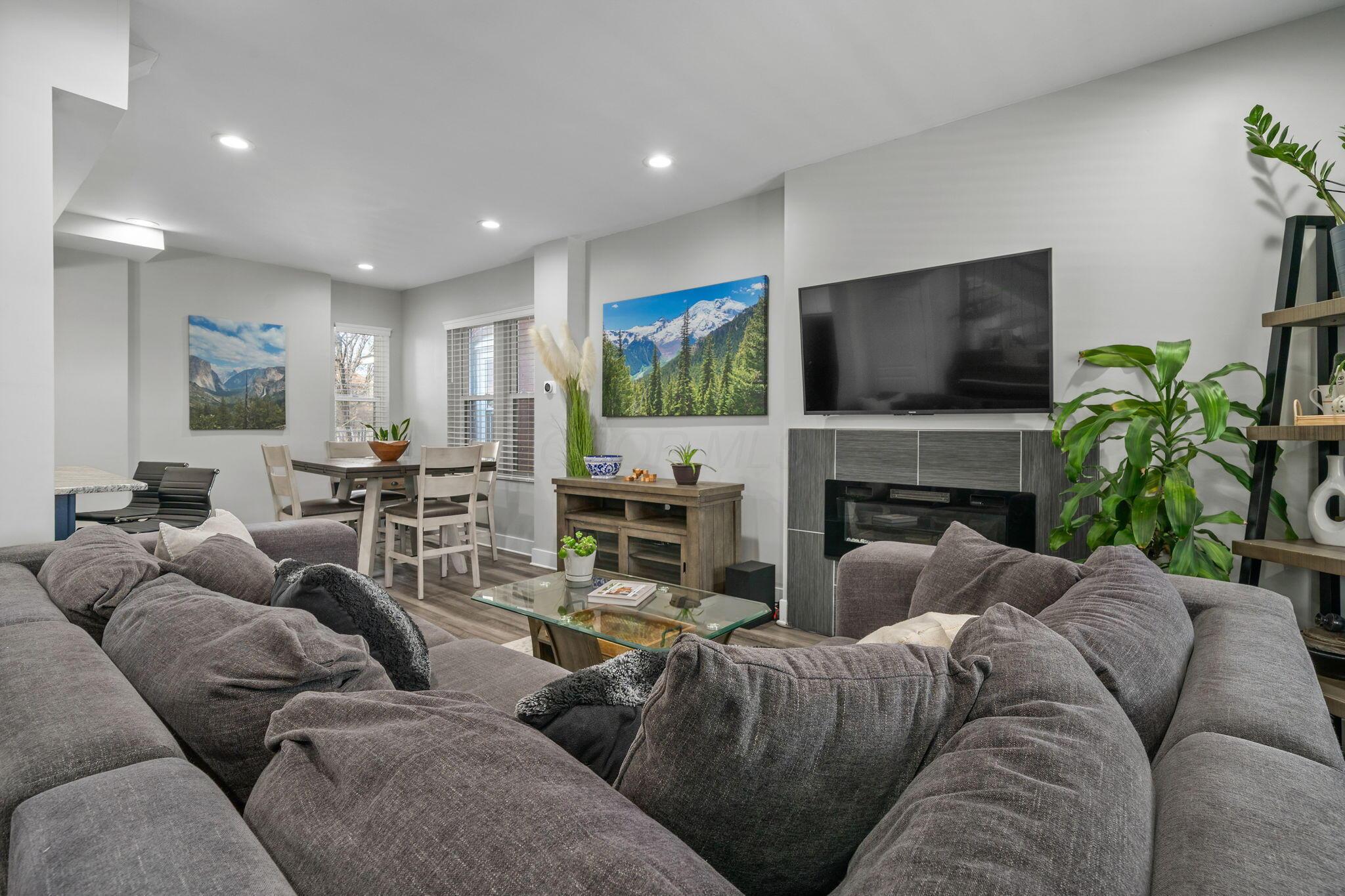 423 Saint Clair Avenue Property Photo 7