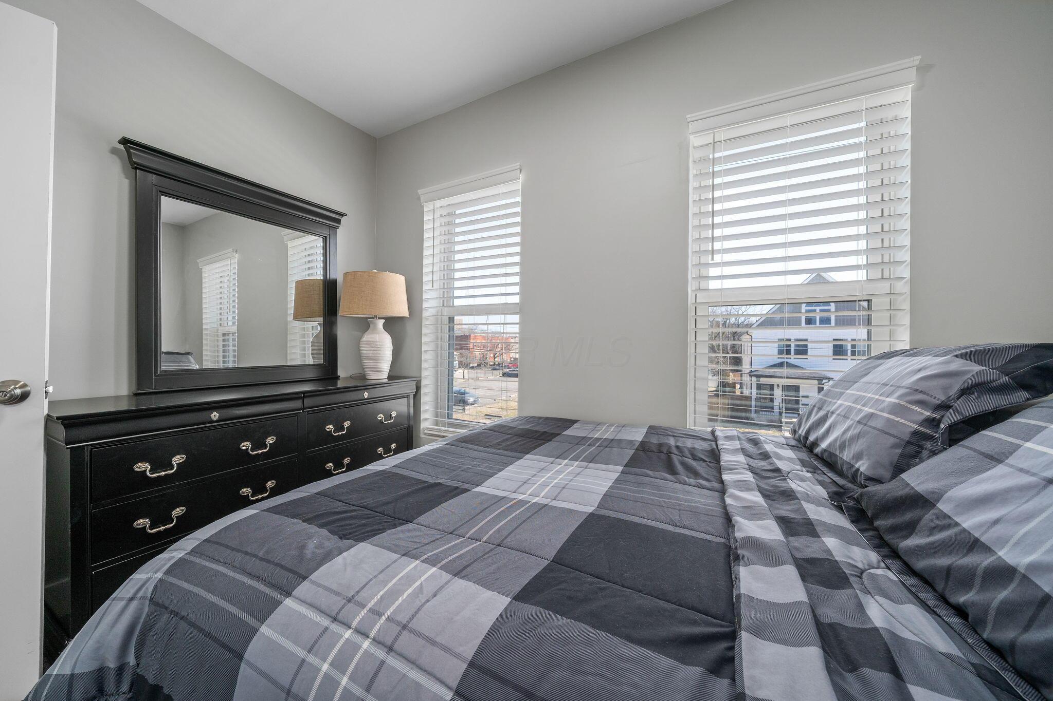 423 Saint Clair Avenue Property Photo 28