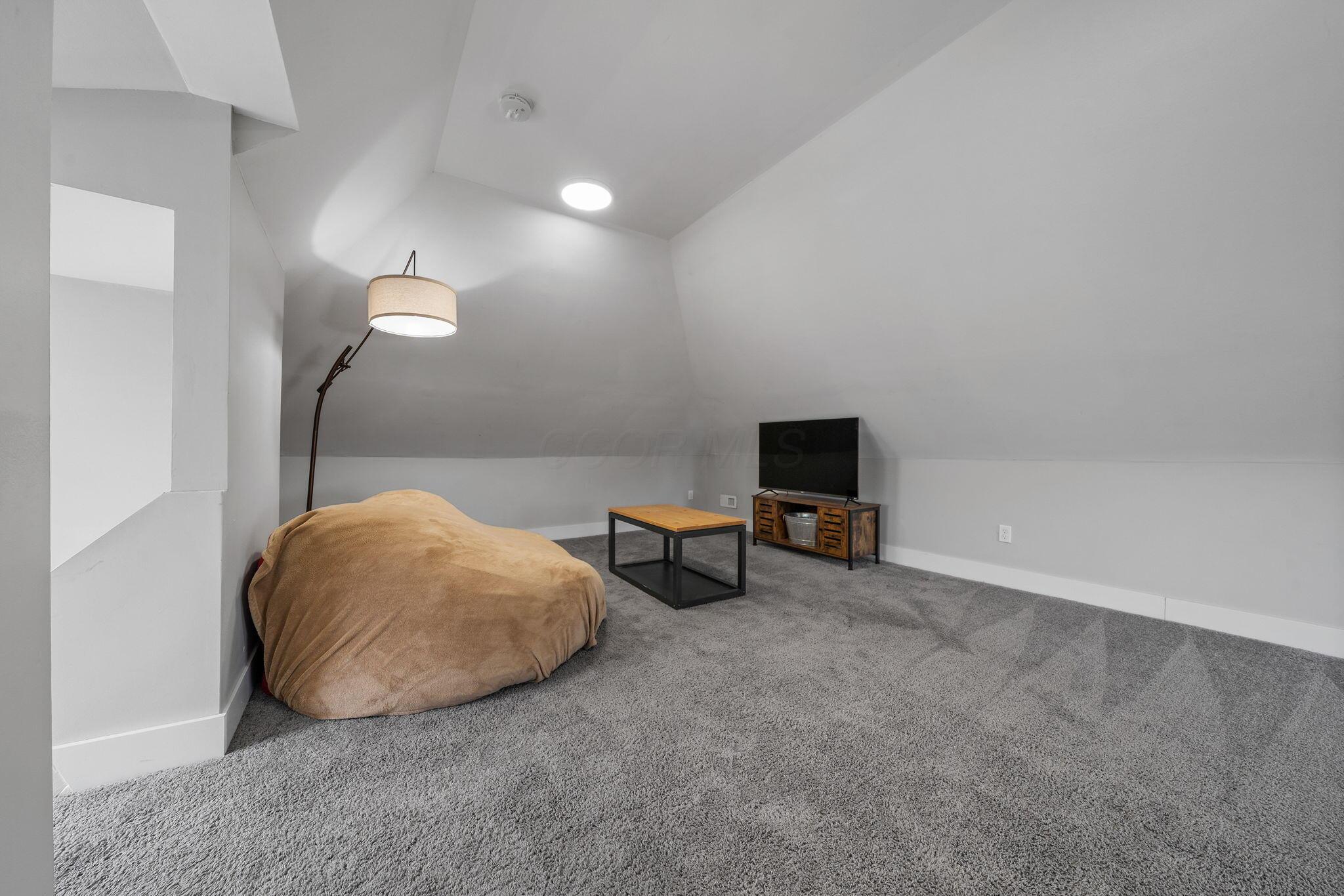 423 Saint Clair Avenue Property Photo 42