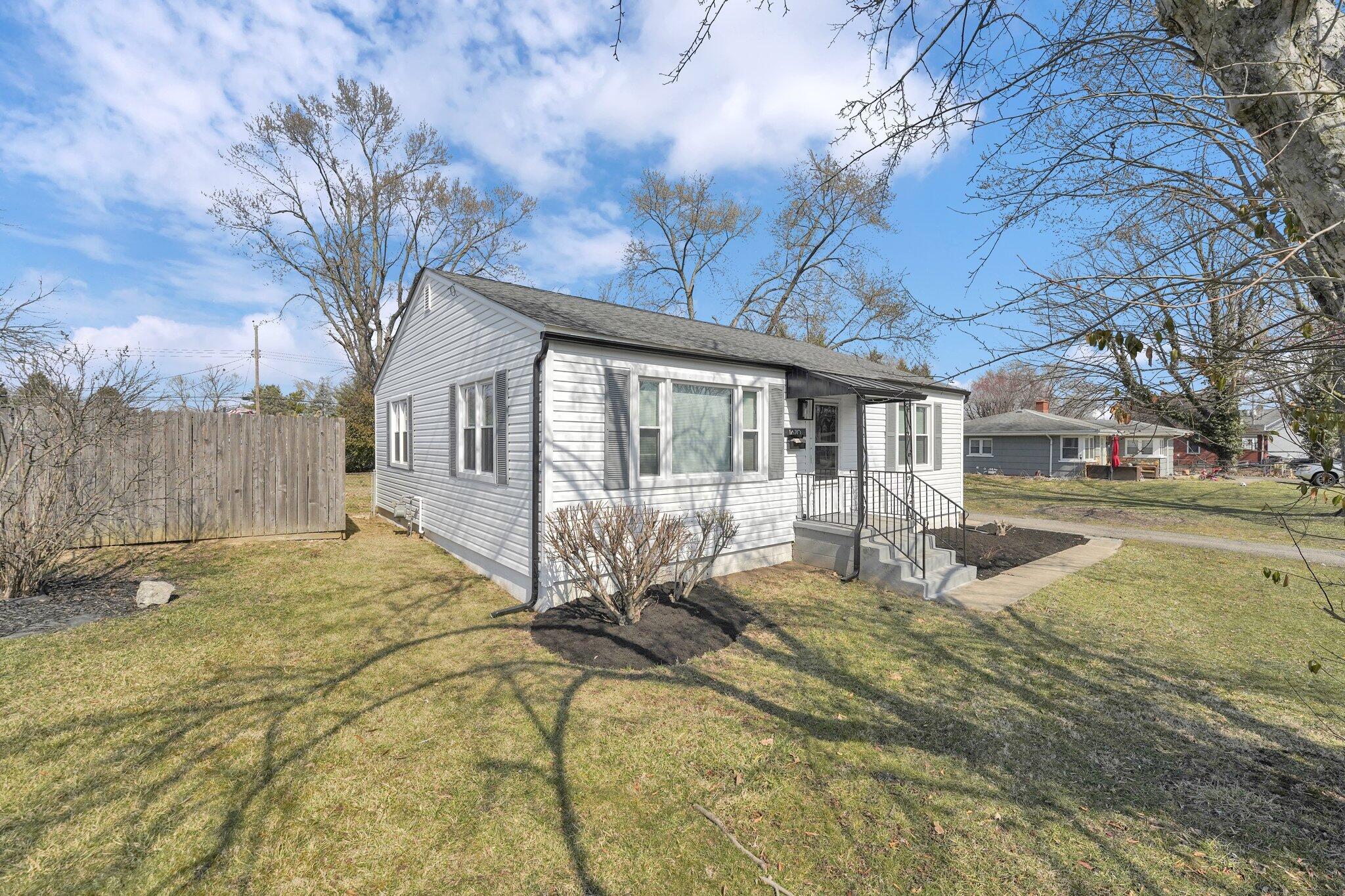1670 Linnet Avenue Property Photo 3