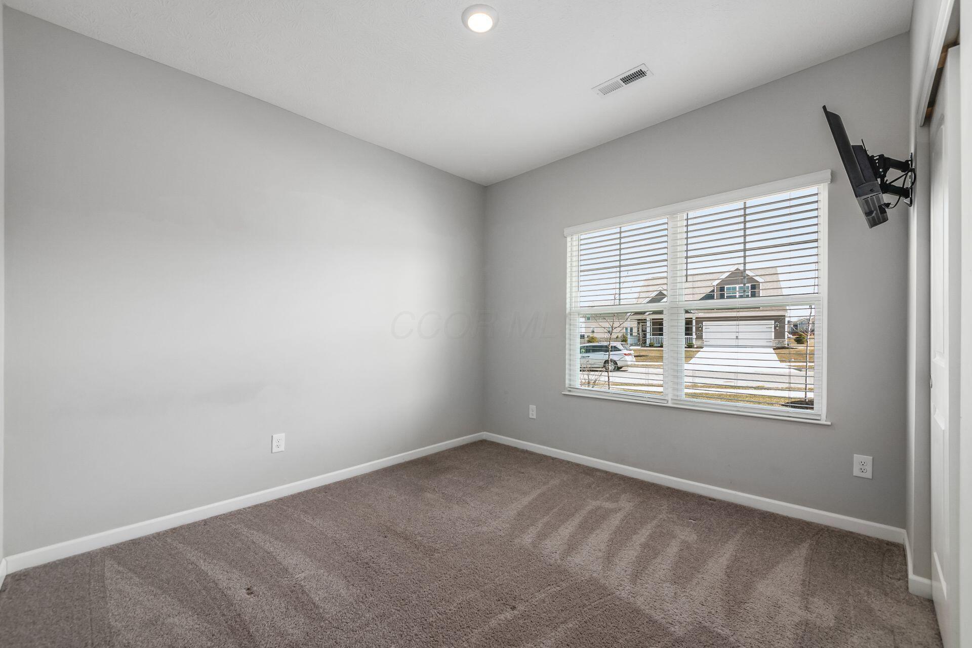 261 Mannaseh Drive W Property Photo 32