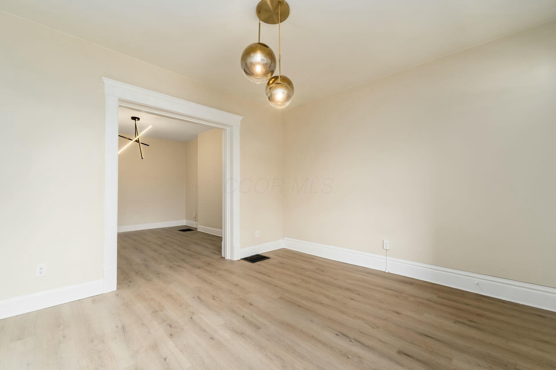 550 W Town Street Property Photo 5