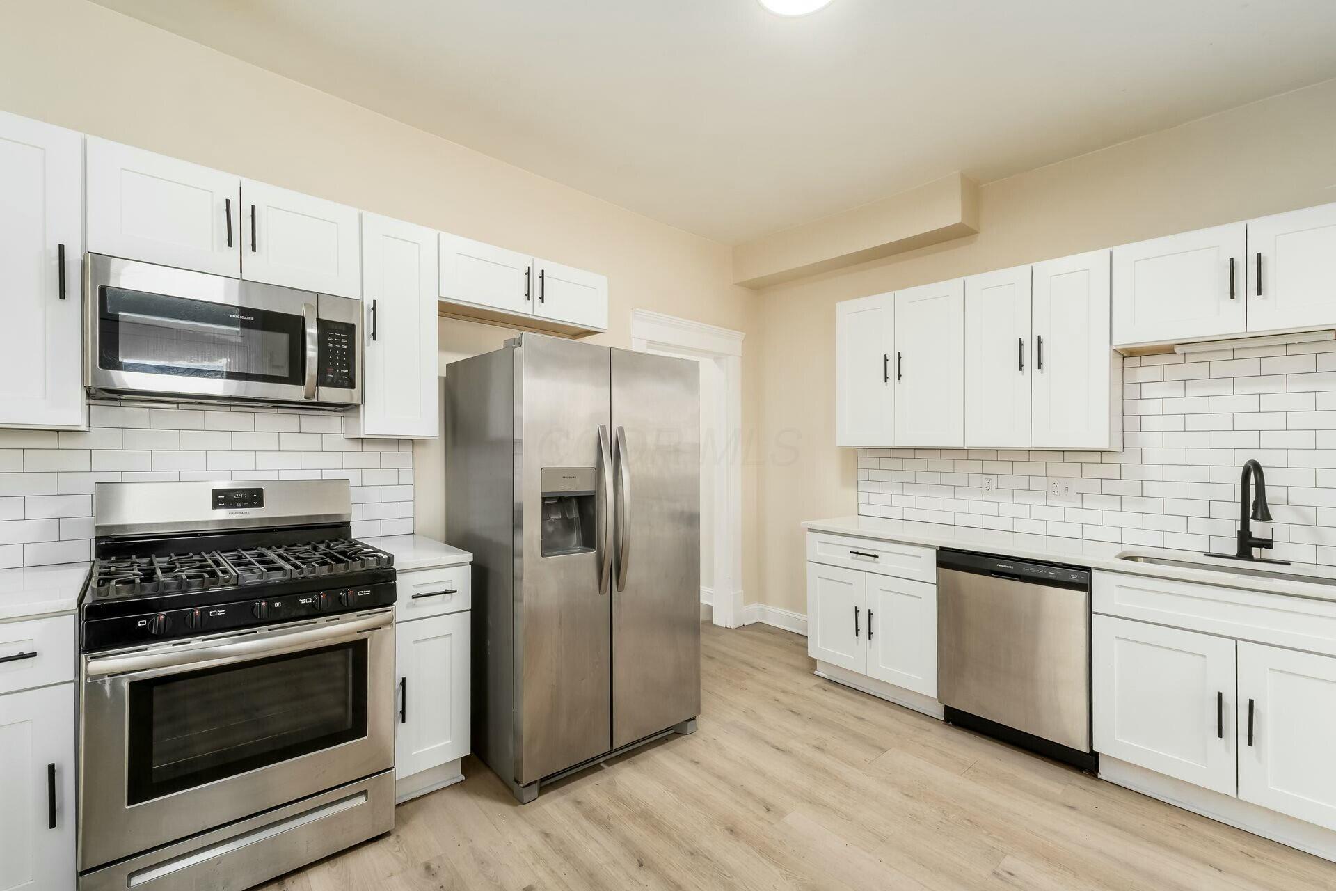 550 W Town Street Property Photo 9