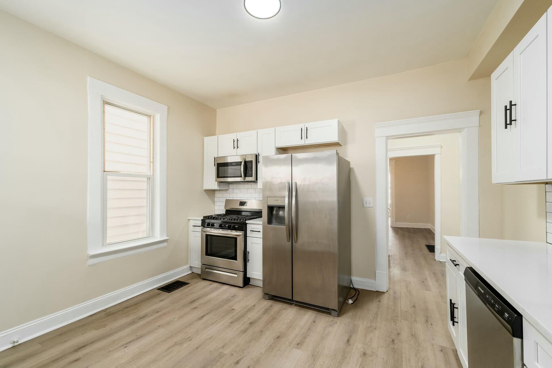 550 W Town Street Property Photo 11