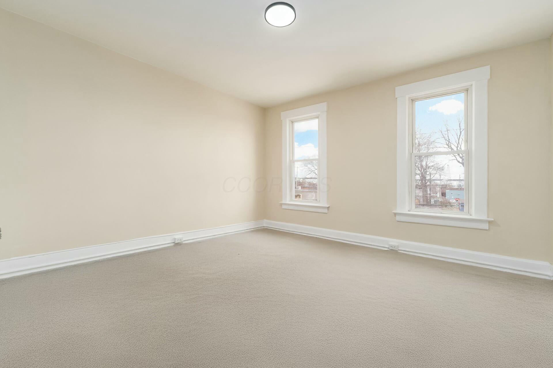 550 W Town Street Property Photo 13