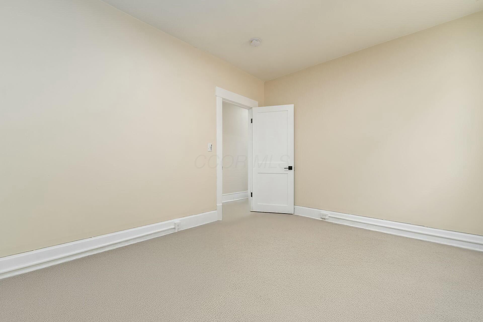 550 W Town Street Property Photo 16