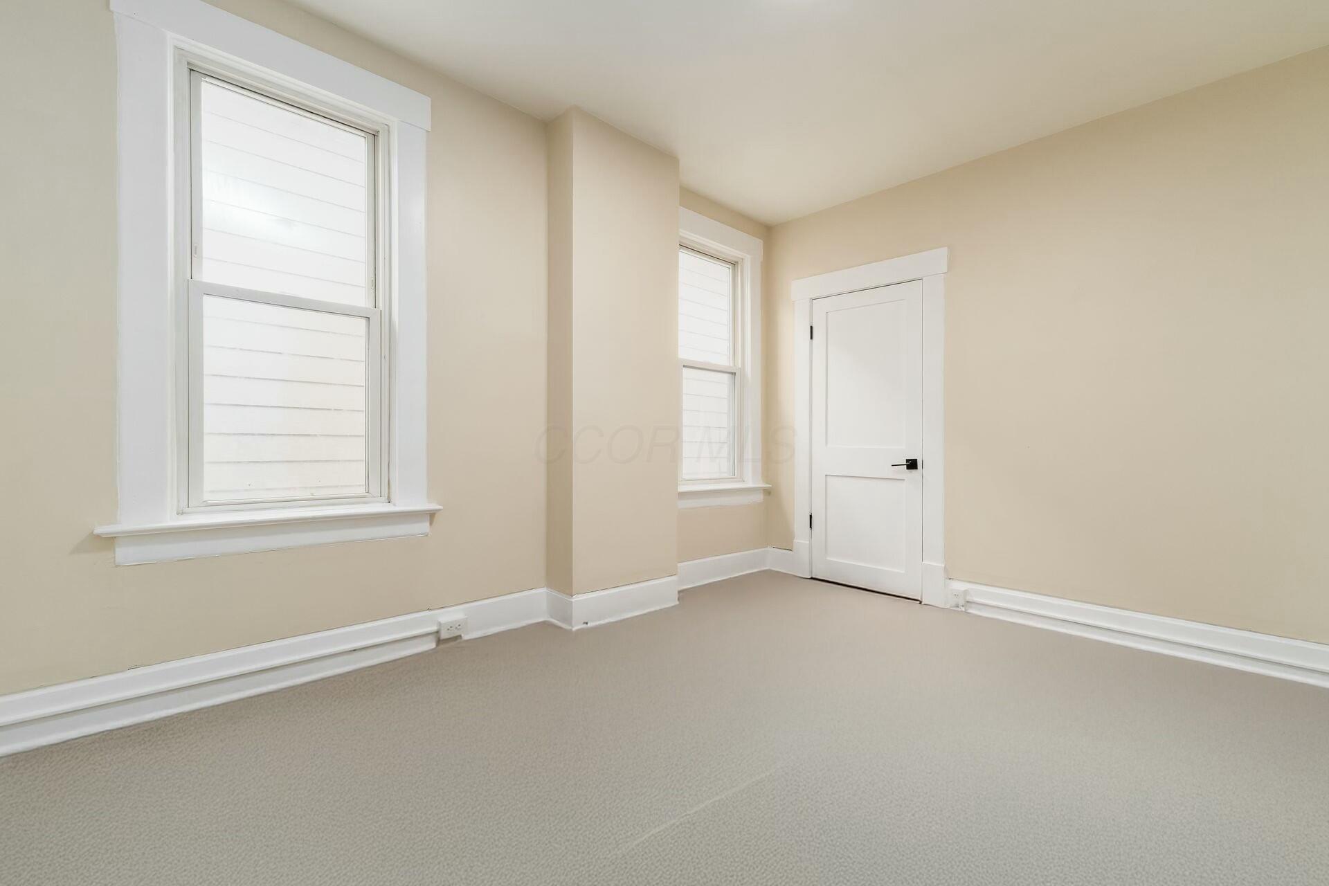 550 W Town Street Property Photo 17