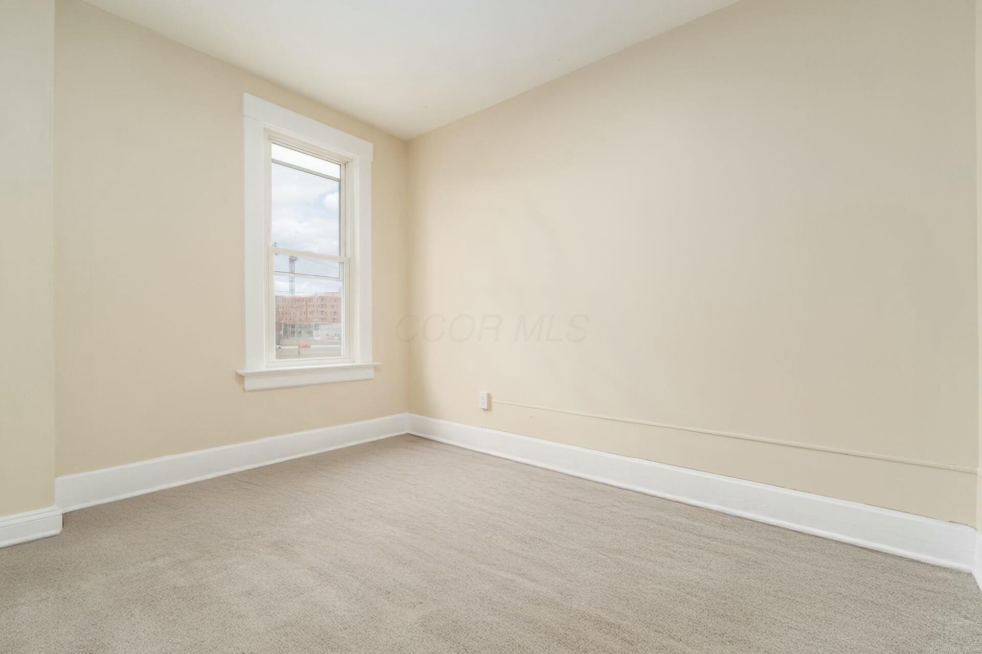 550 W Town Street Property Photo 18