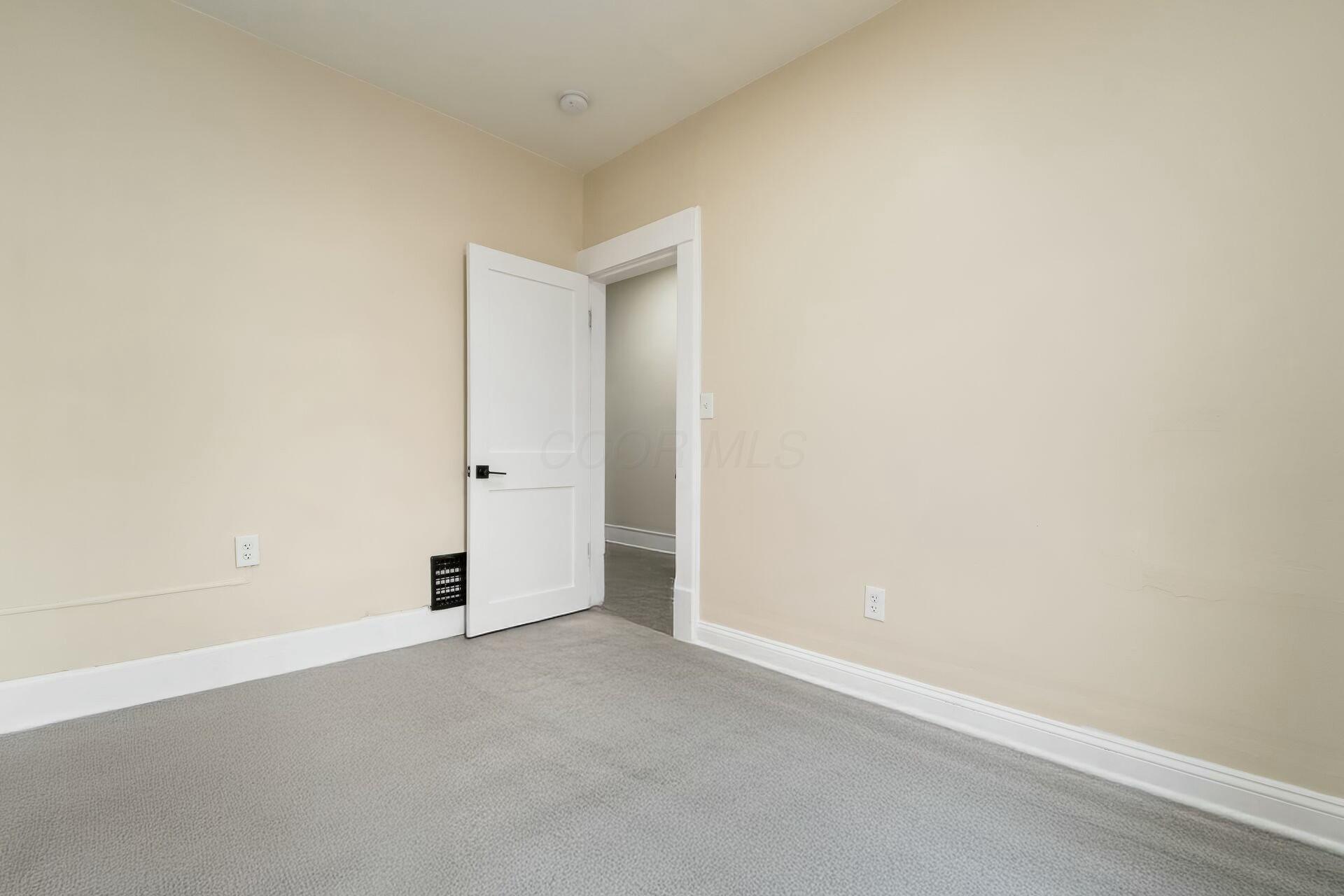 550 W Town Street Property Photo 19