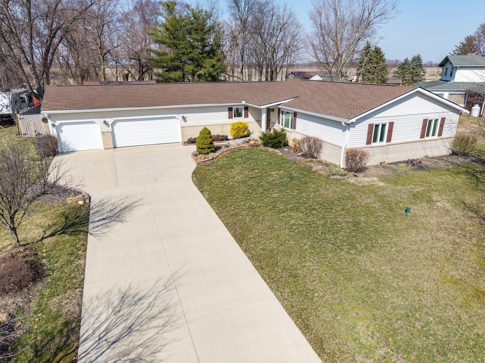136 Country Manor Drive Property Photo 2