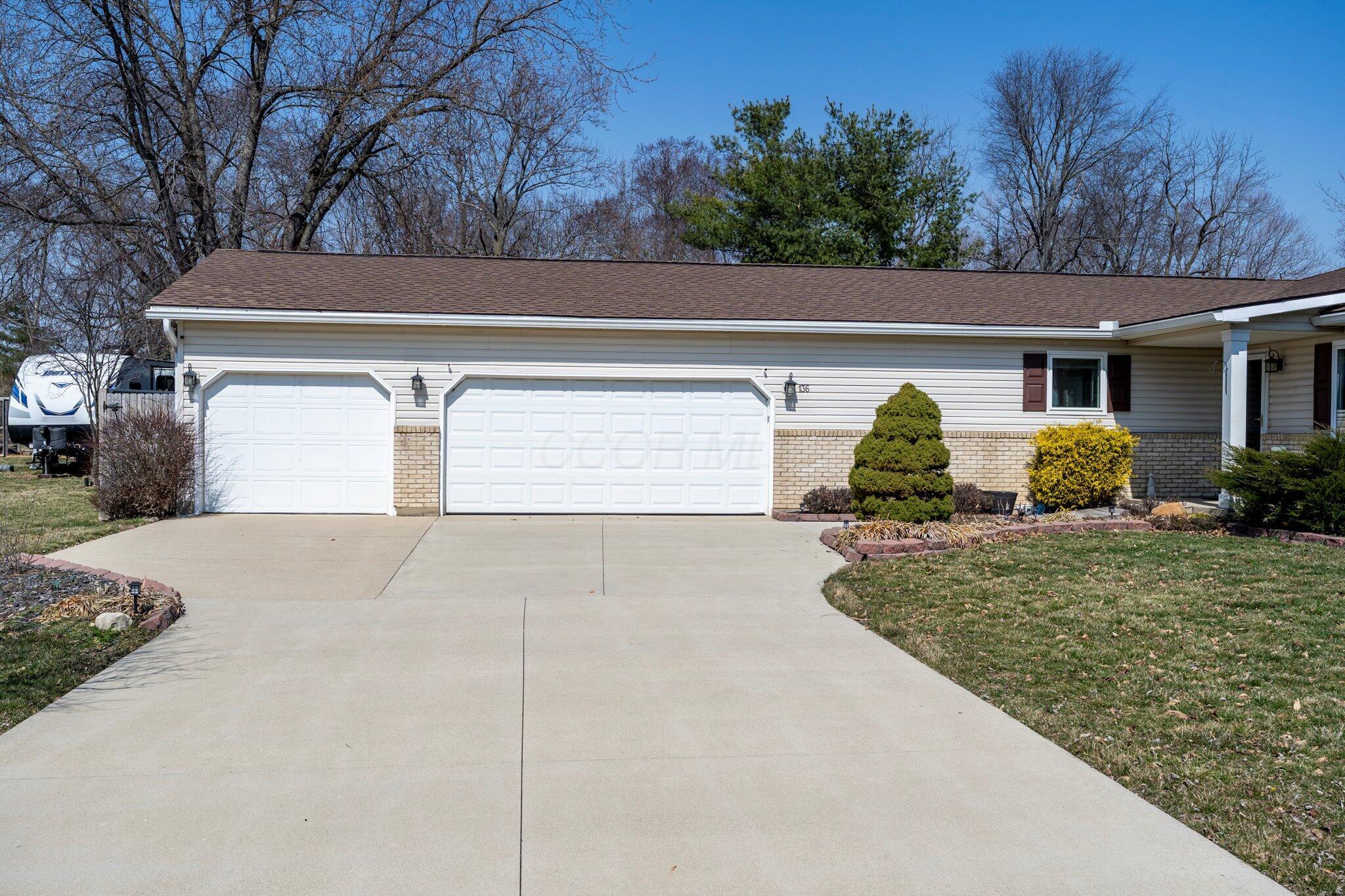 136 Country Manor Drive Property Photo 3
