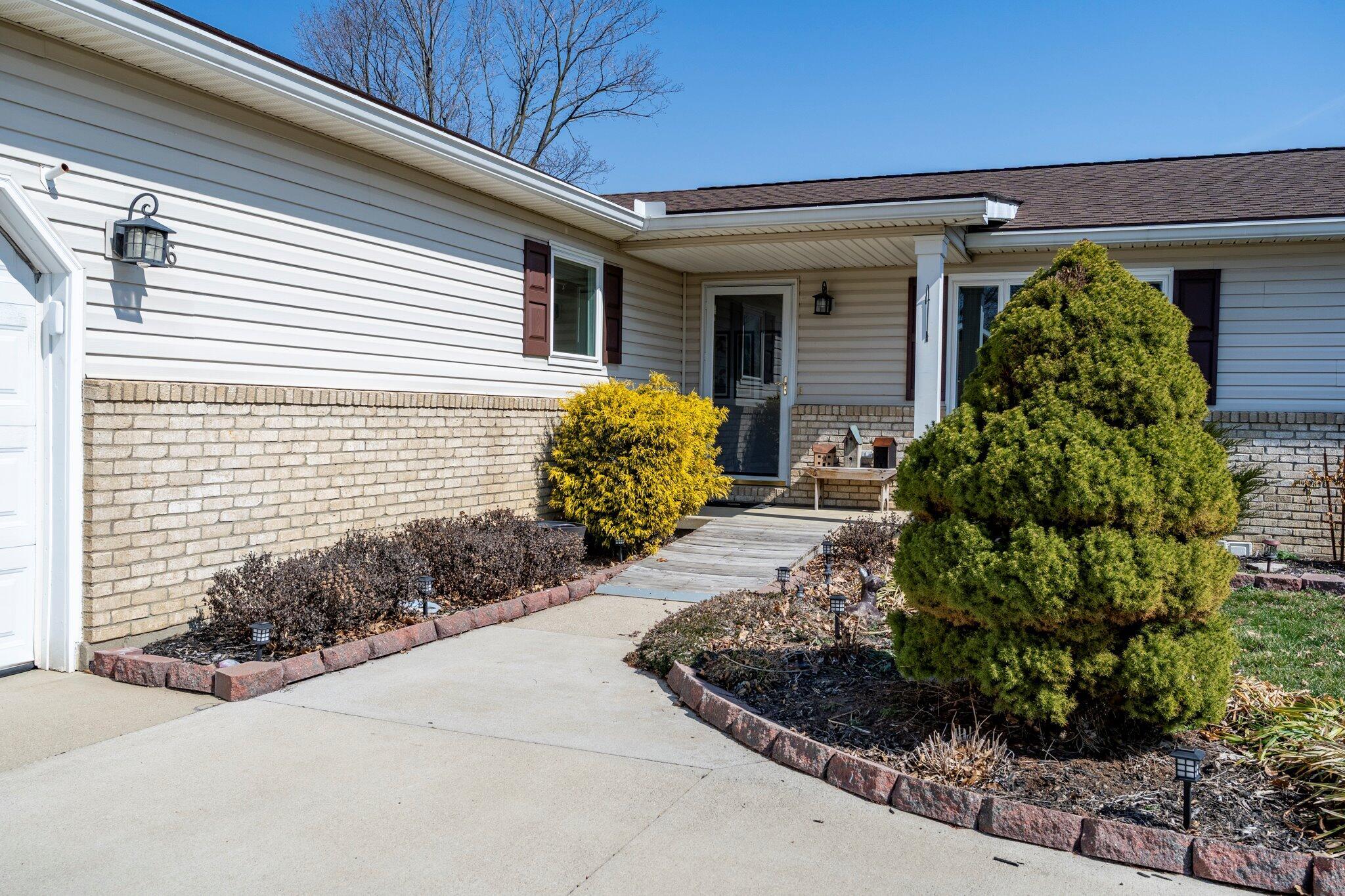 136 Country Manor Drive Property Photo 4