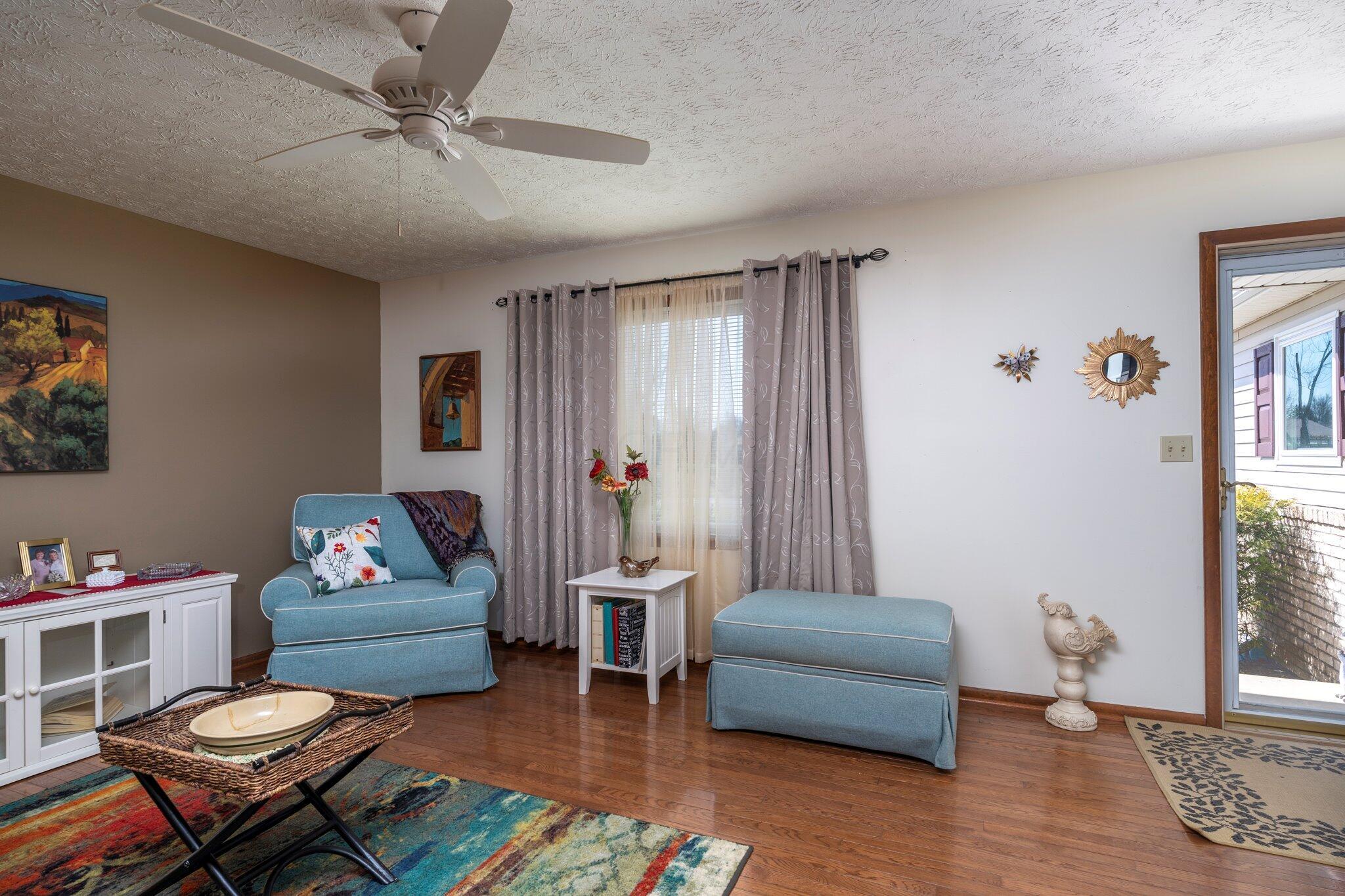 136 Country Manor Drive Property Photo 8