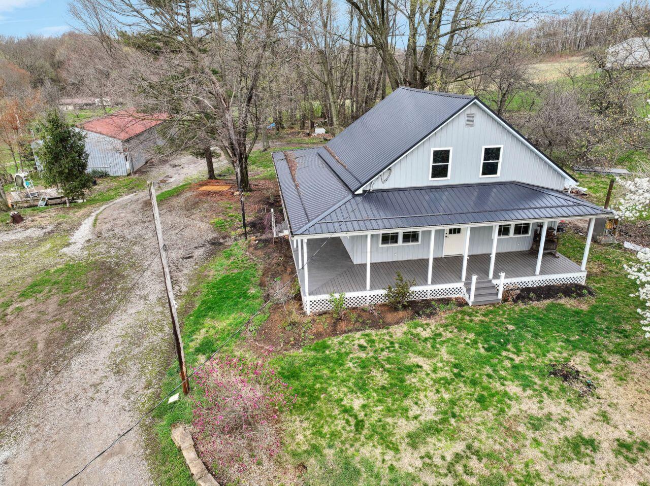 2572 Martinsburg Road Property Photo 2