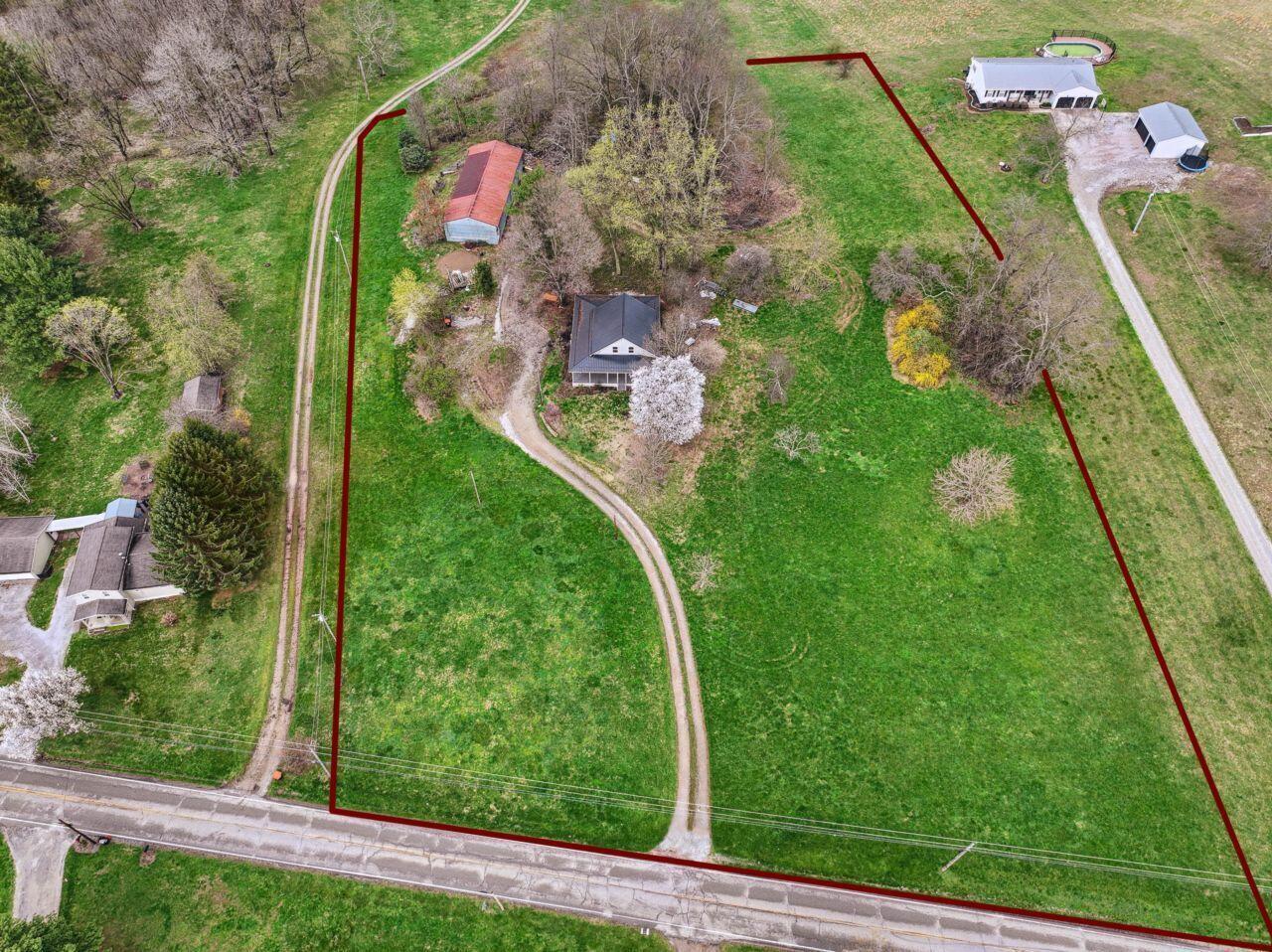 2572 Martinsburg Road Property Photo 3