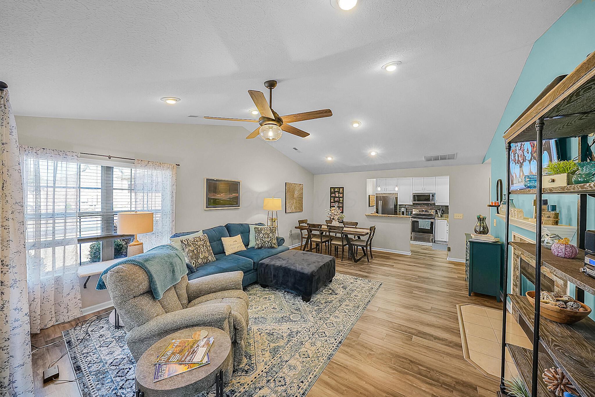 2274 Cove Landing Property Photo 3