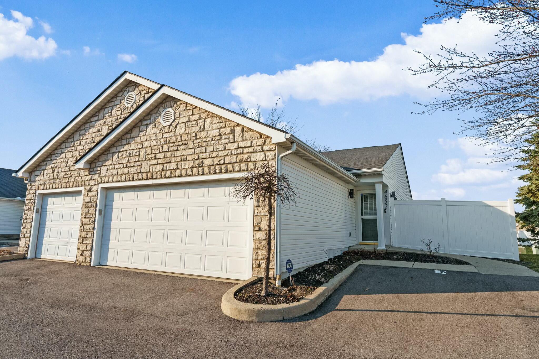 4652 Athalia Drive, 19e Property Photo