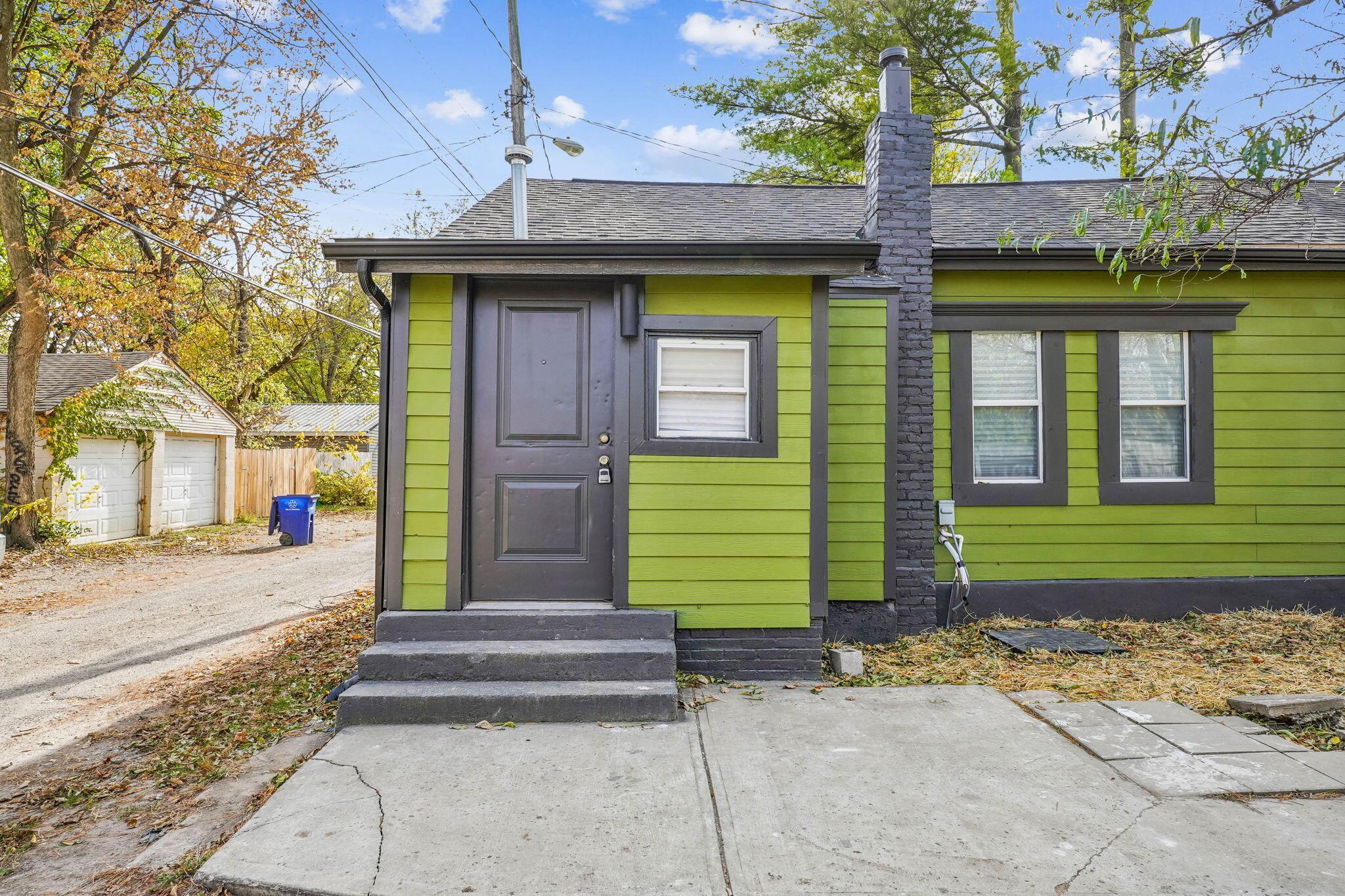 42 Whitethorne Avenue Property Photo 1