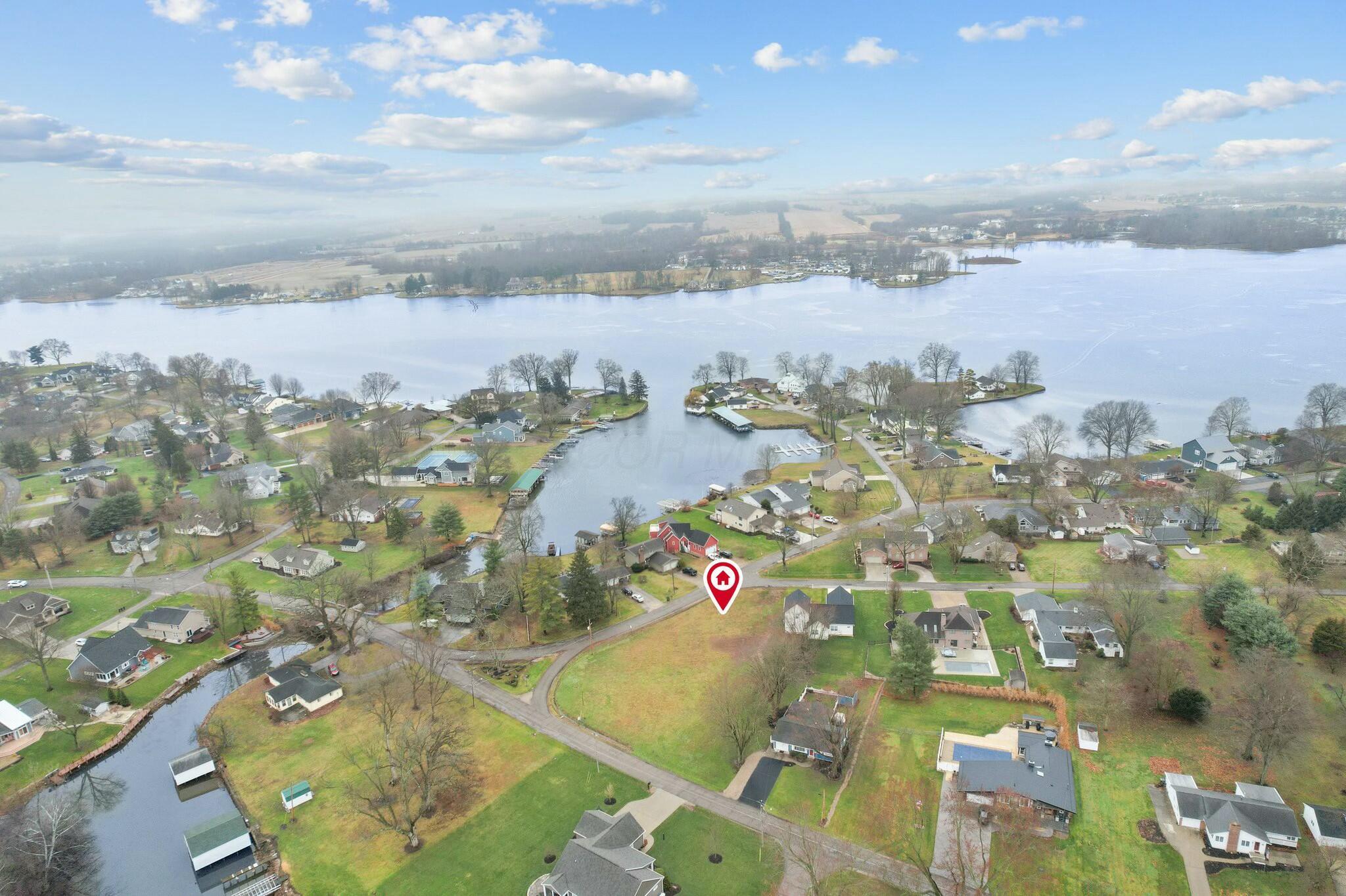 8 Lakeshore Drive W Property Photo