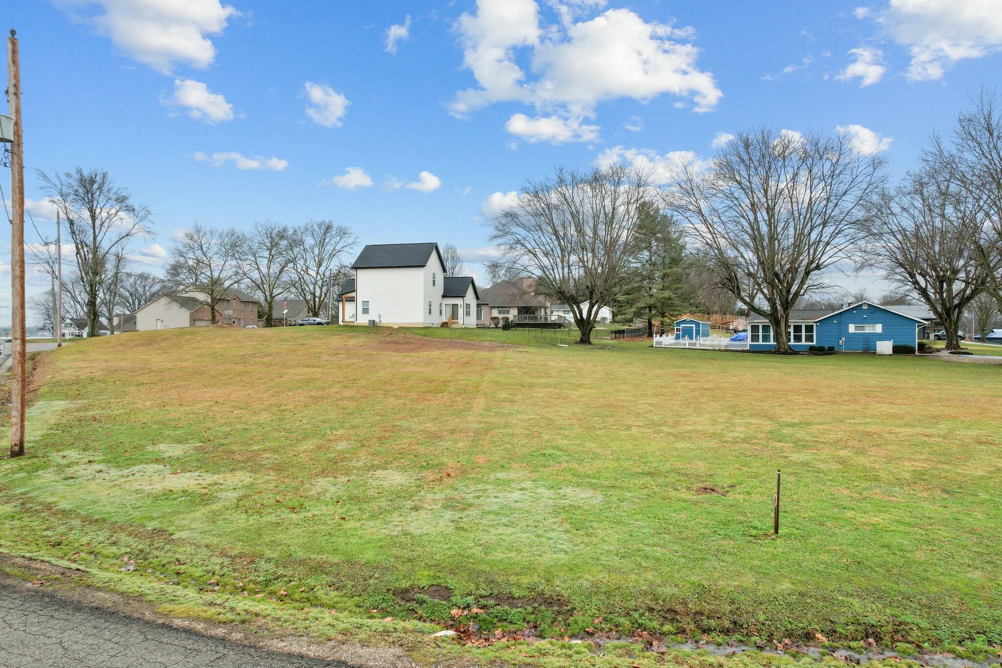 8 Lakeshore Drive W Property Photo 4