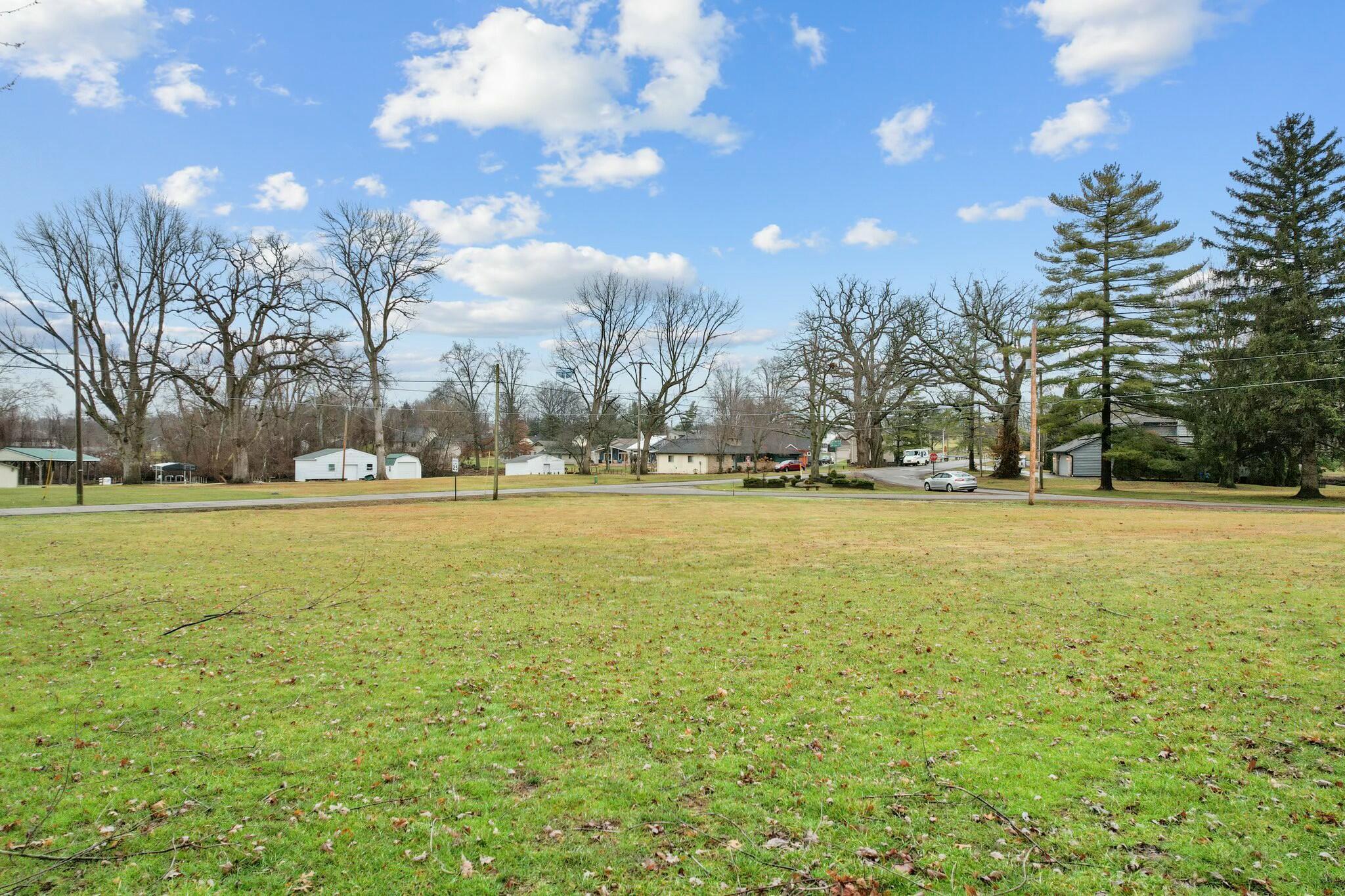 8 Lakeshore Drive W Property Photo 5