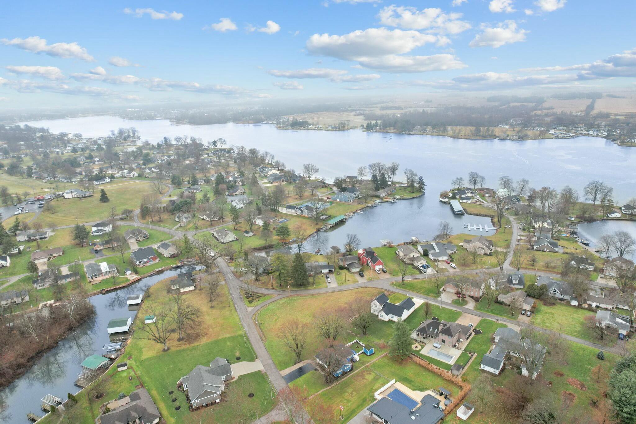 8 Lakeshore Drive W Property Photo 6