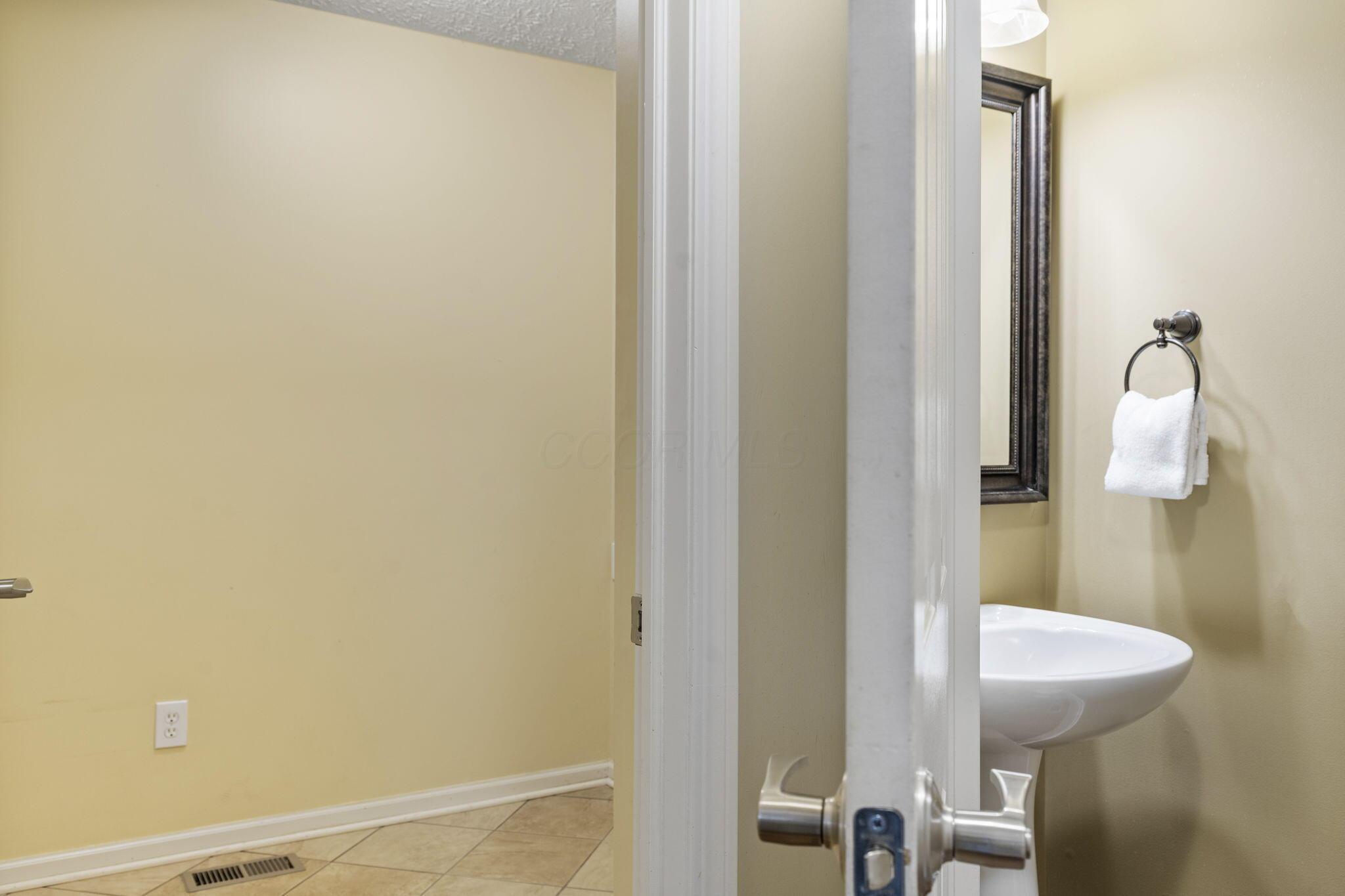 7490 Twin Acorn Court Property Photo 24