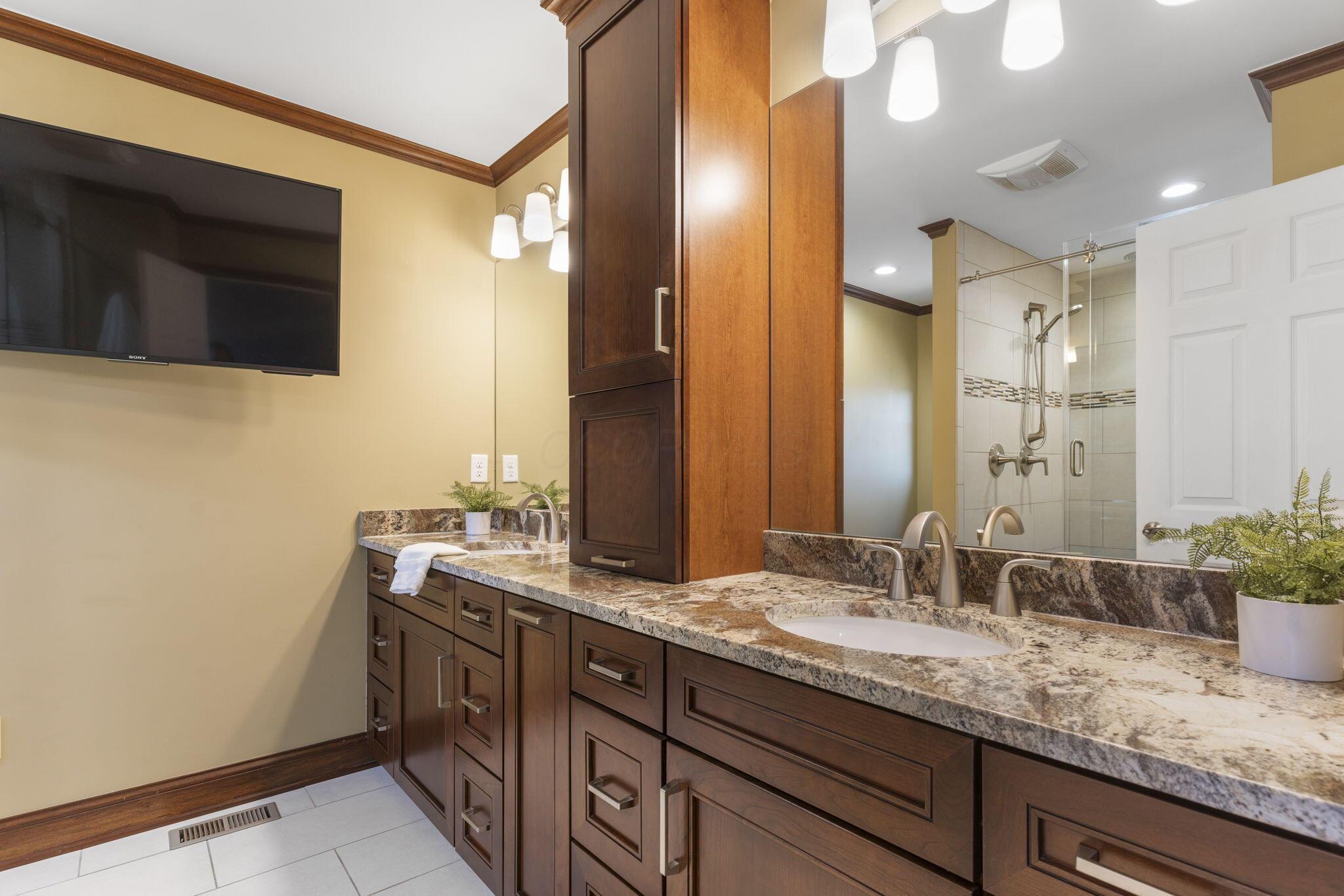 7490 Twin Acorn Court Property Photo 32