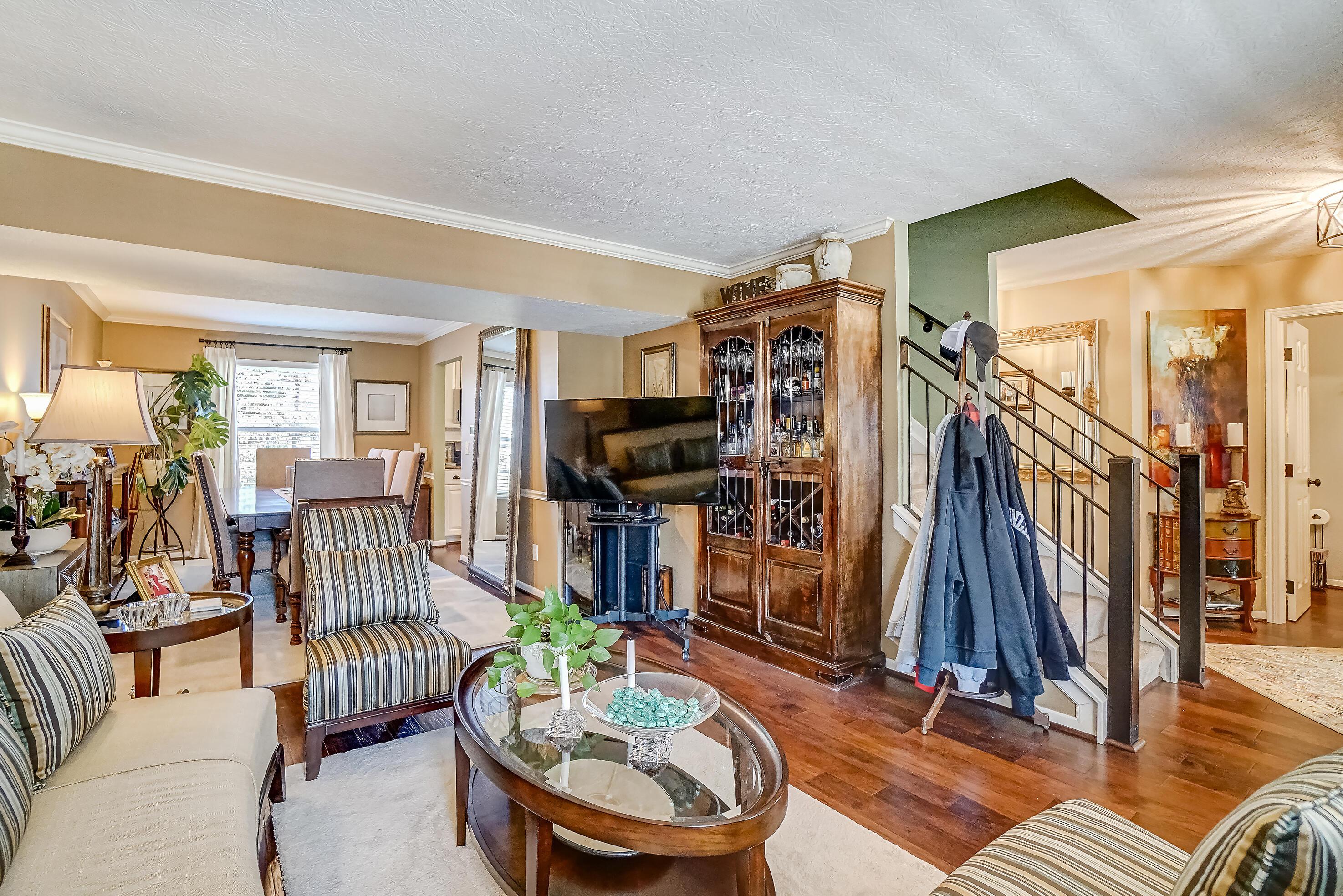 7293 Crossett Court Property Photo 8