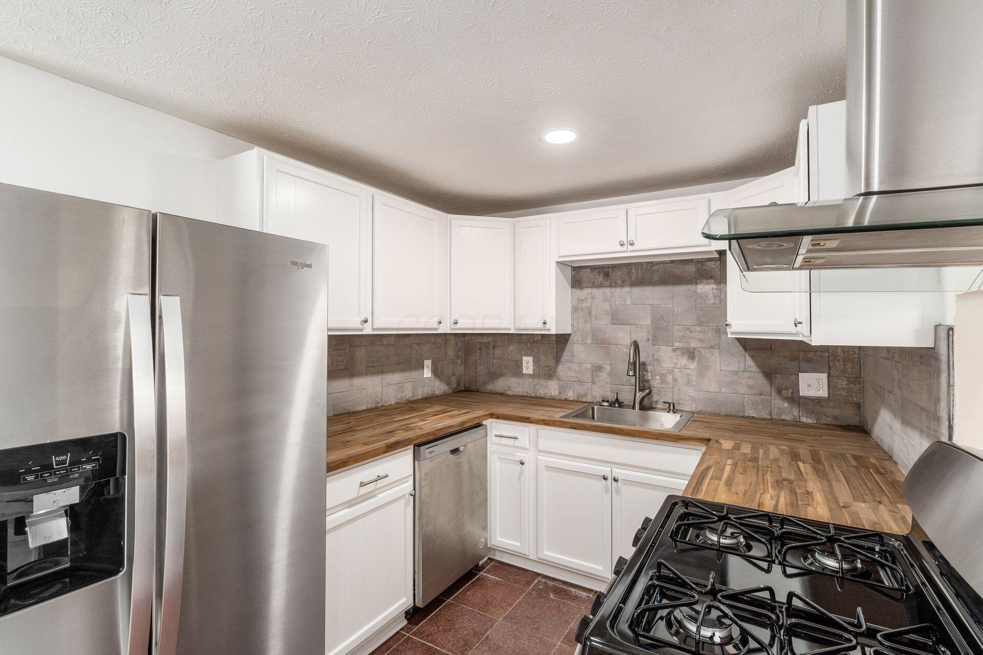 3437 Penfield Road Property Photo 8