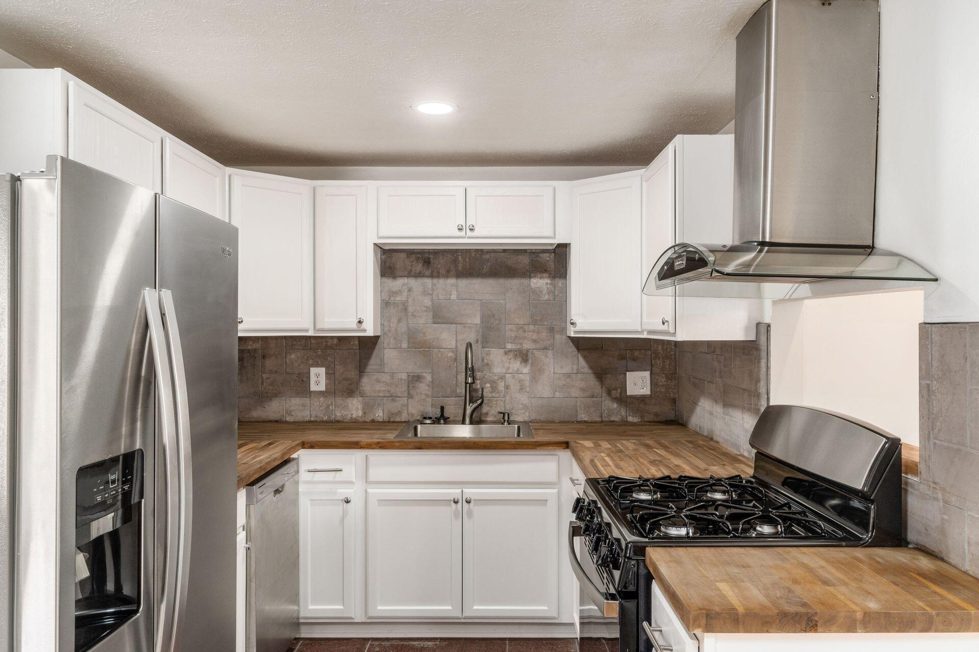 3437 Penfield Road Property Photo 10