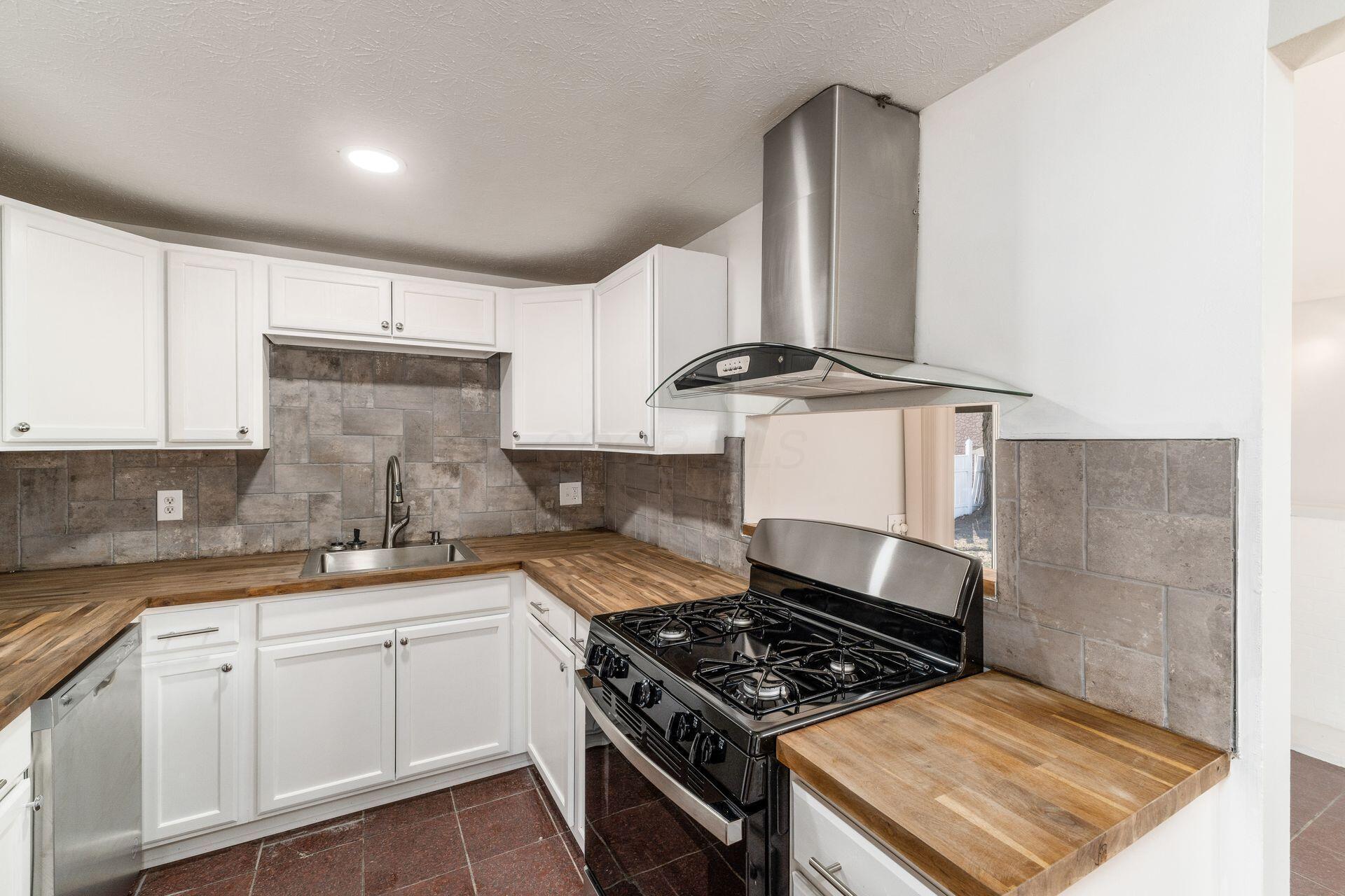 3437 Penfield Road Property Photo 11