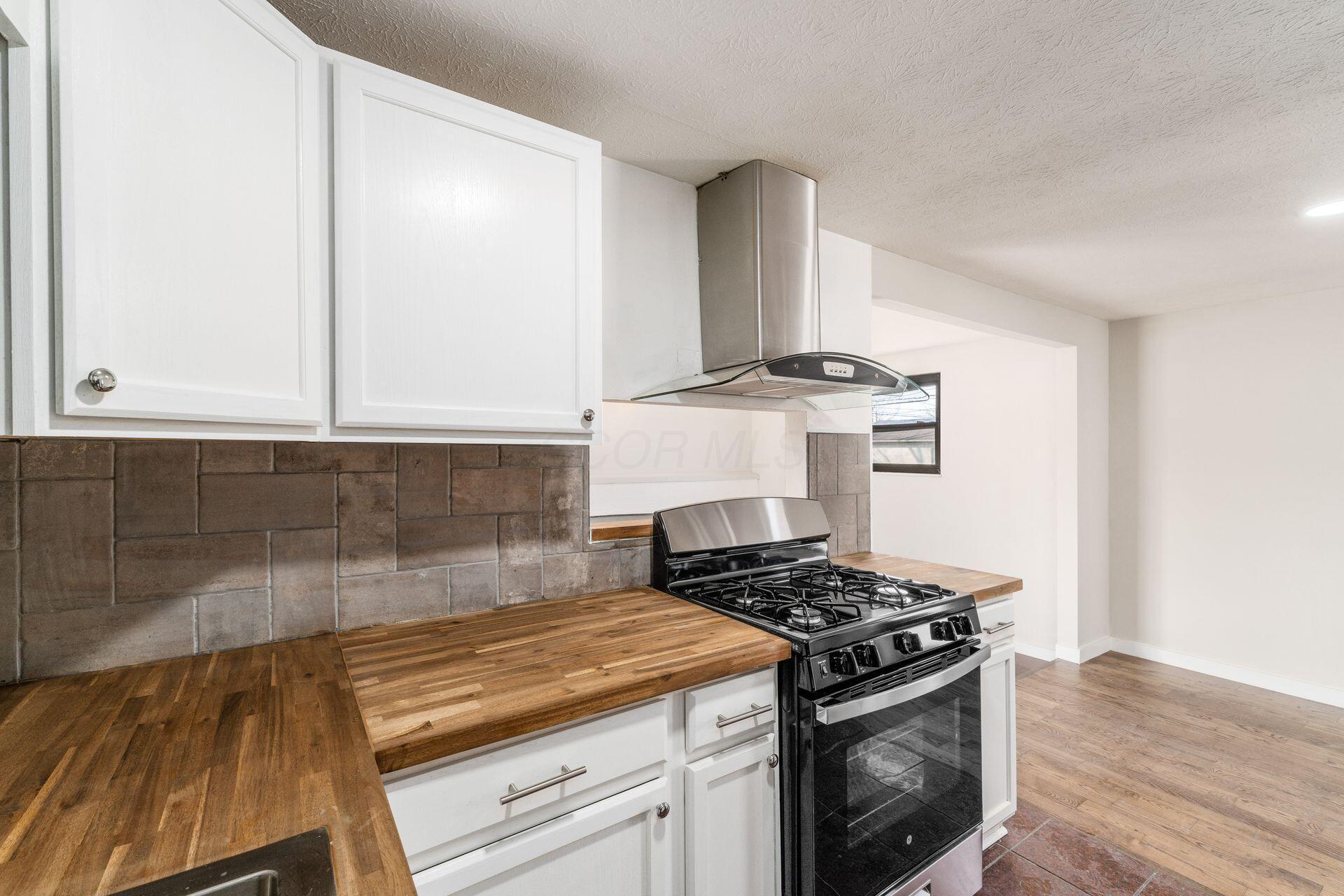 3437 Penfield Road Property Photo 13