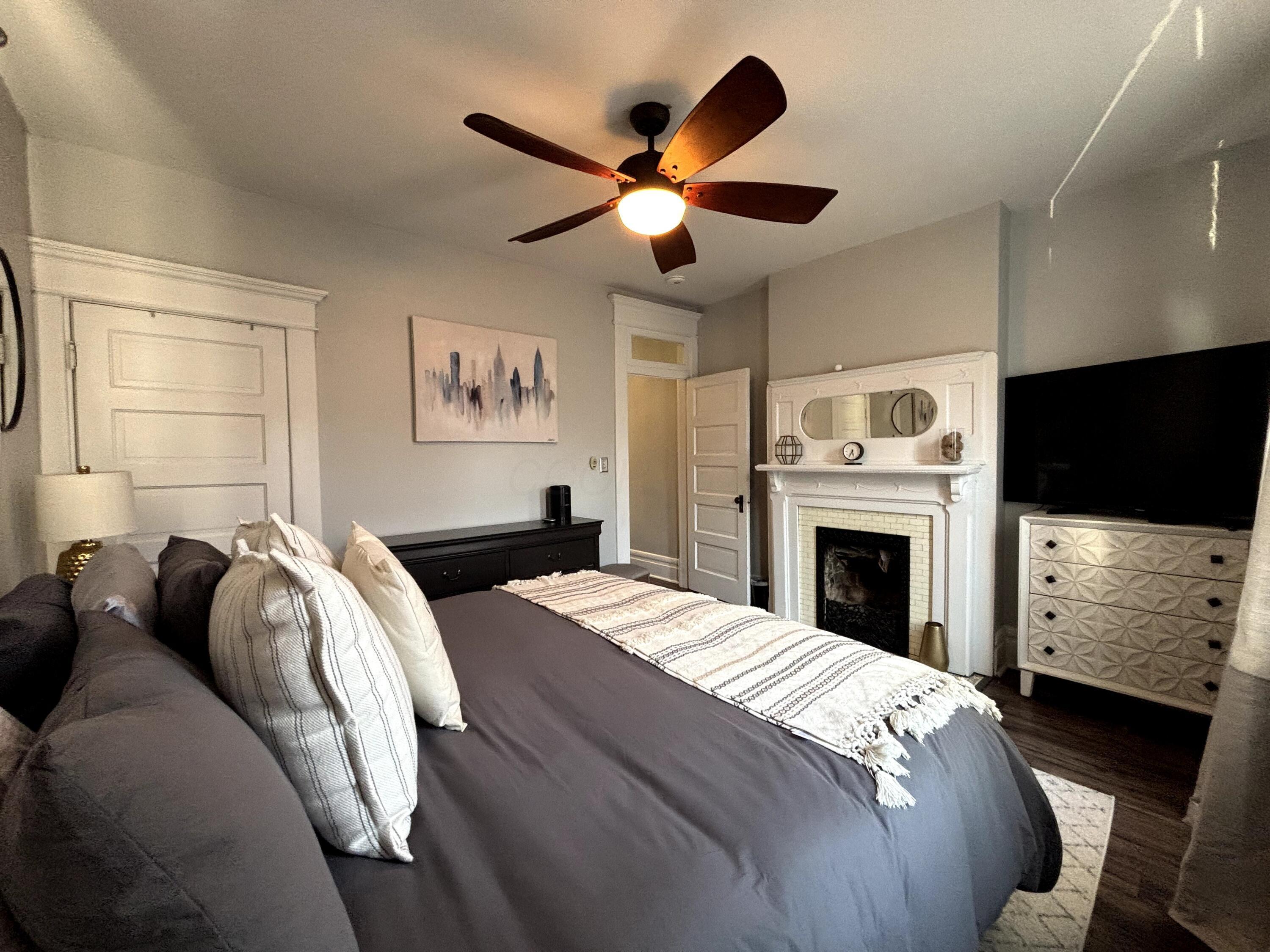 256 W Hubbard Avenue Property Photo 7