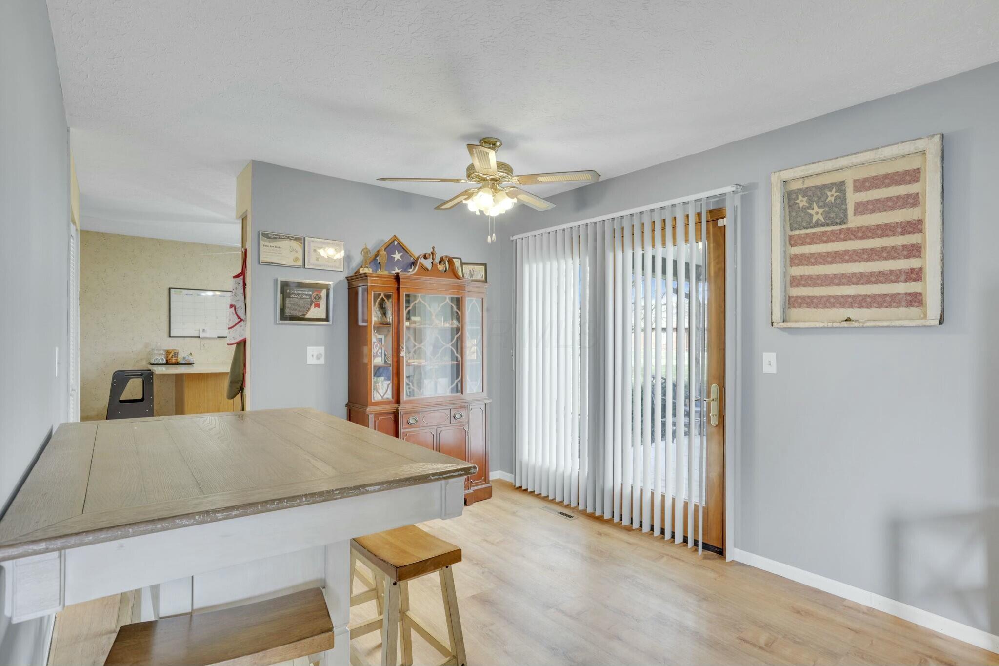 692 Earliglow Court Property Photo 10