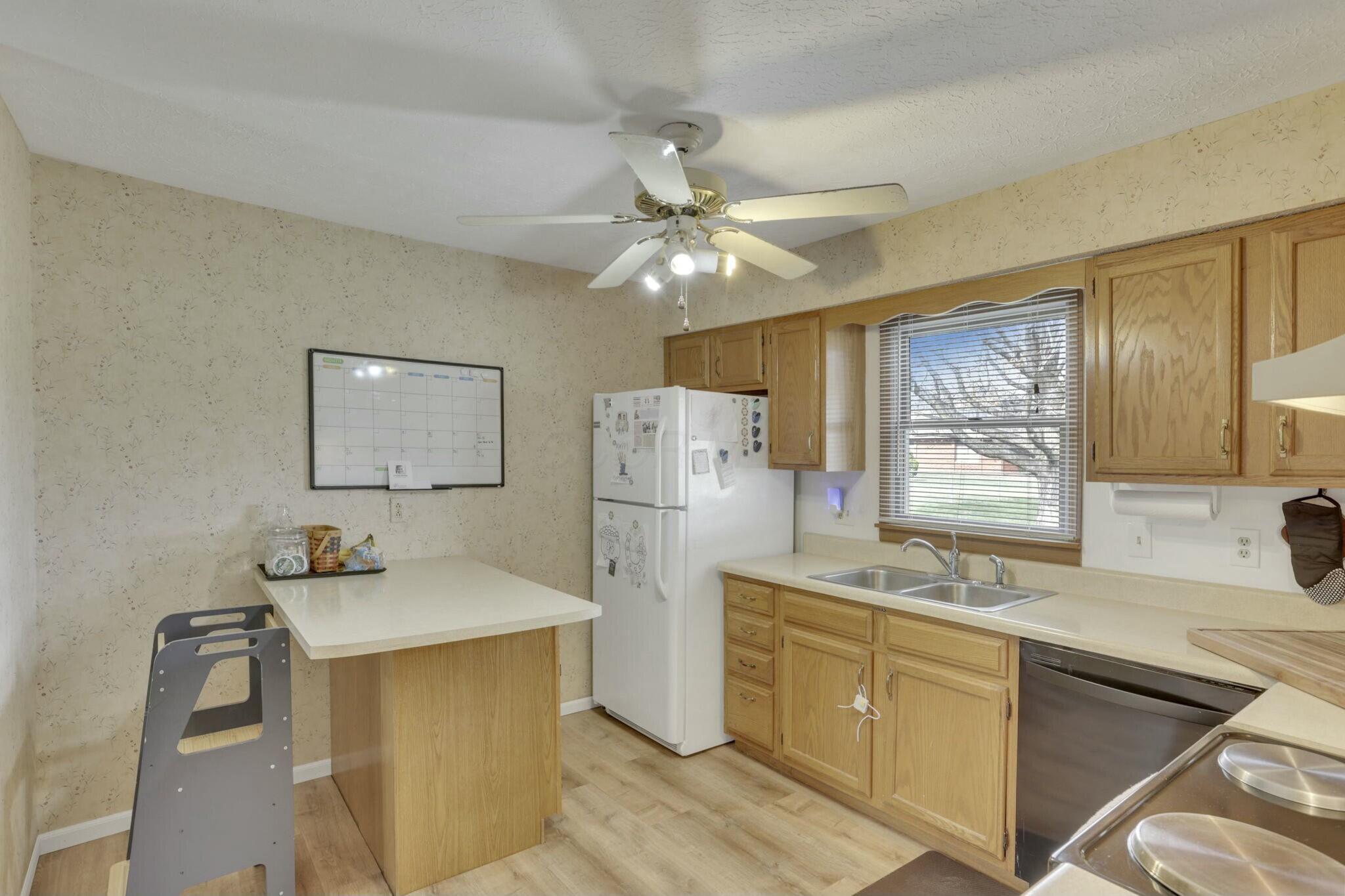 692 Earliglow Court Property Photo 11