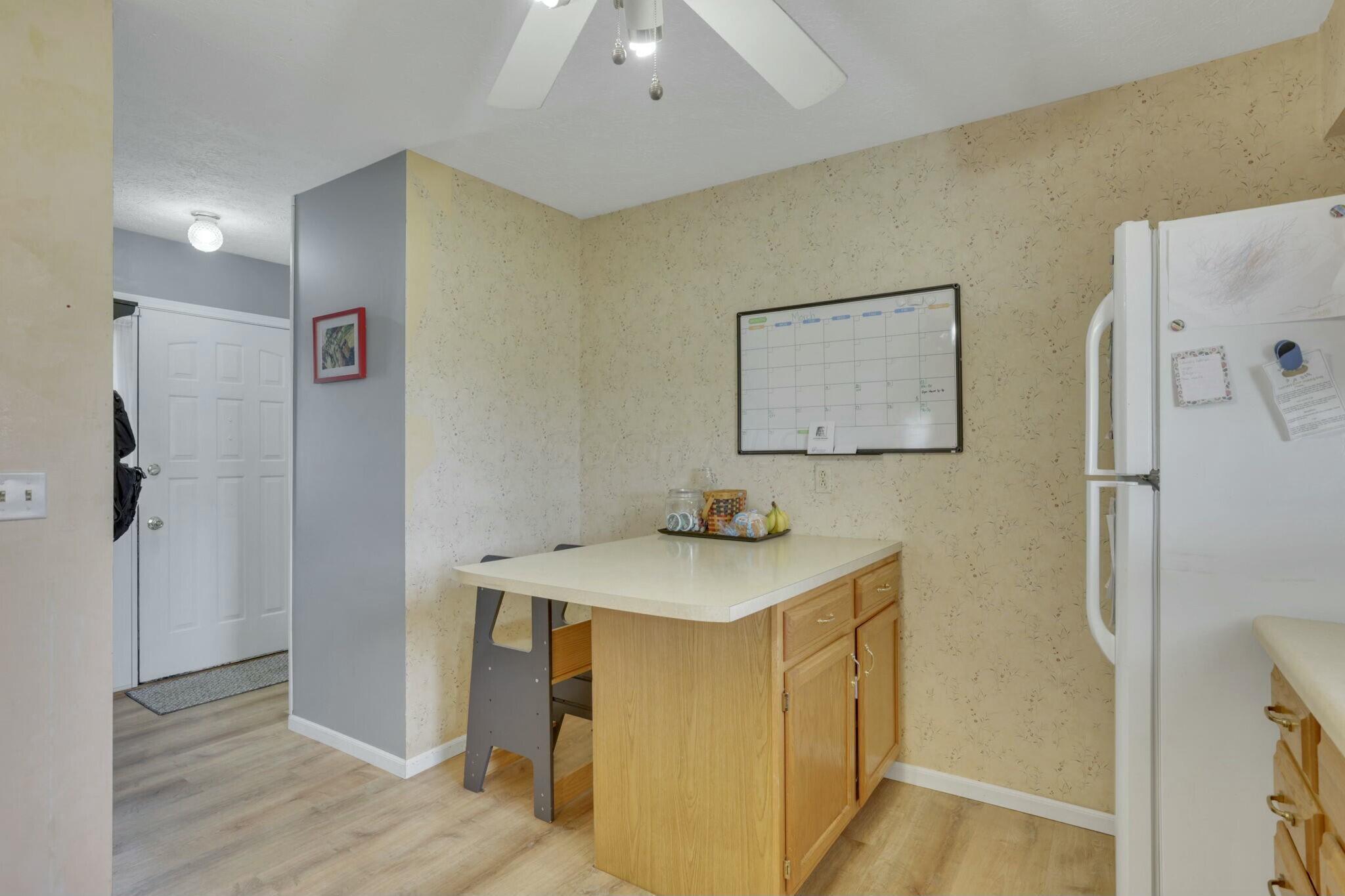 692 Earliglow Court Property Photo 12