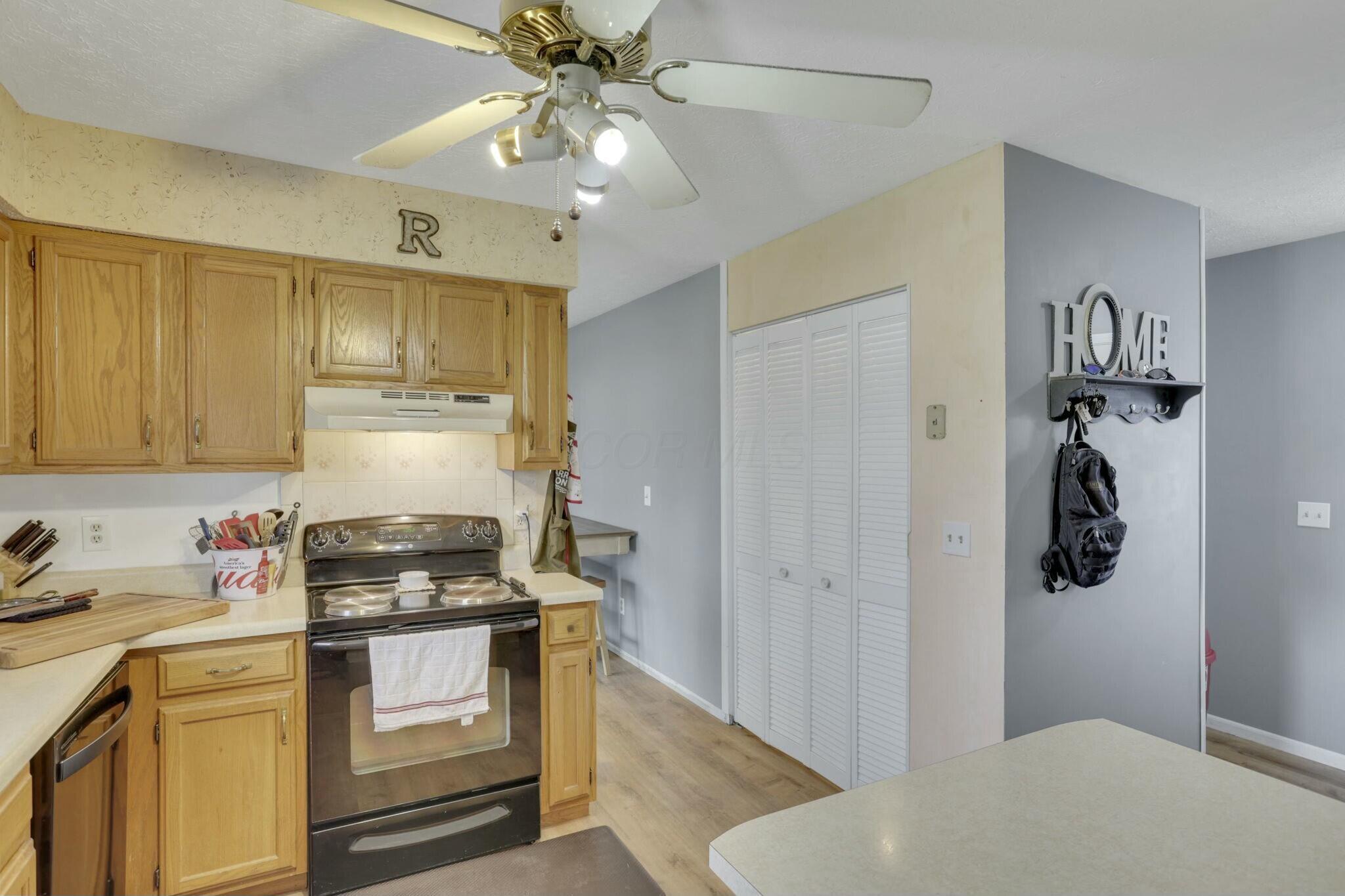 692 Earliglow Court Property Photo 13